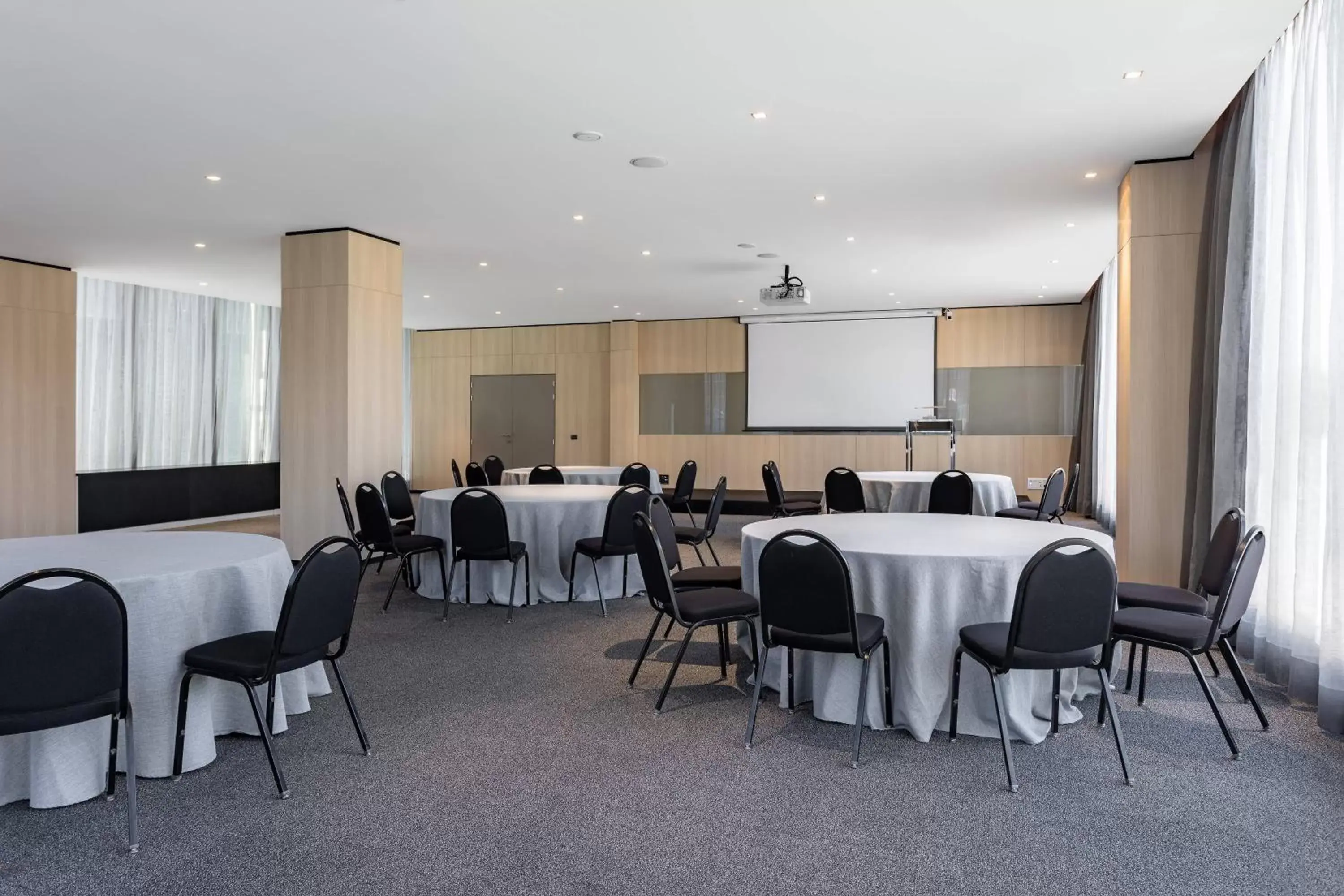 Meeting/conference room in AC Hotel La Finca by Marriott