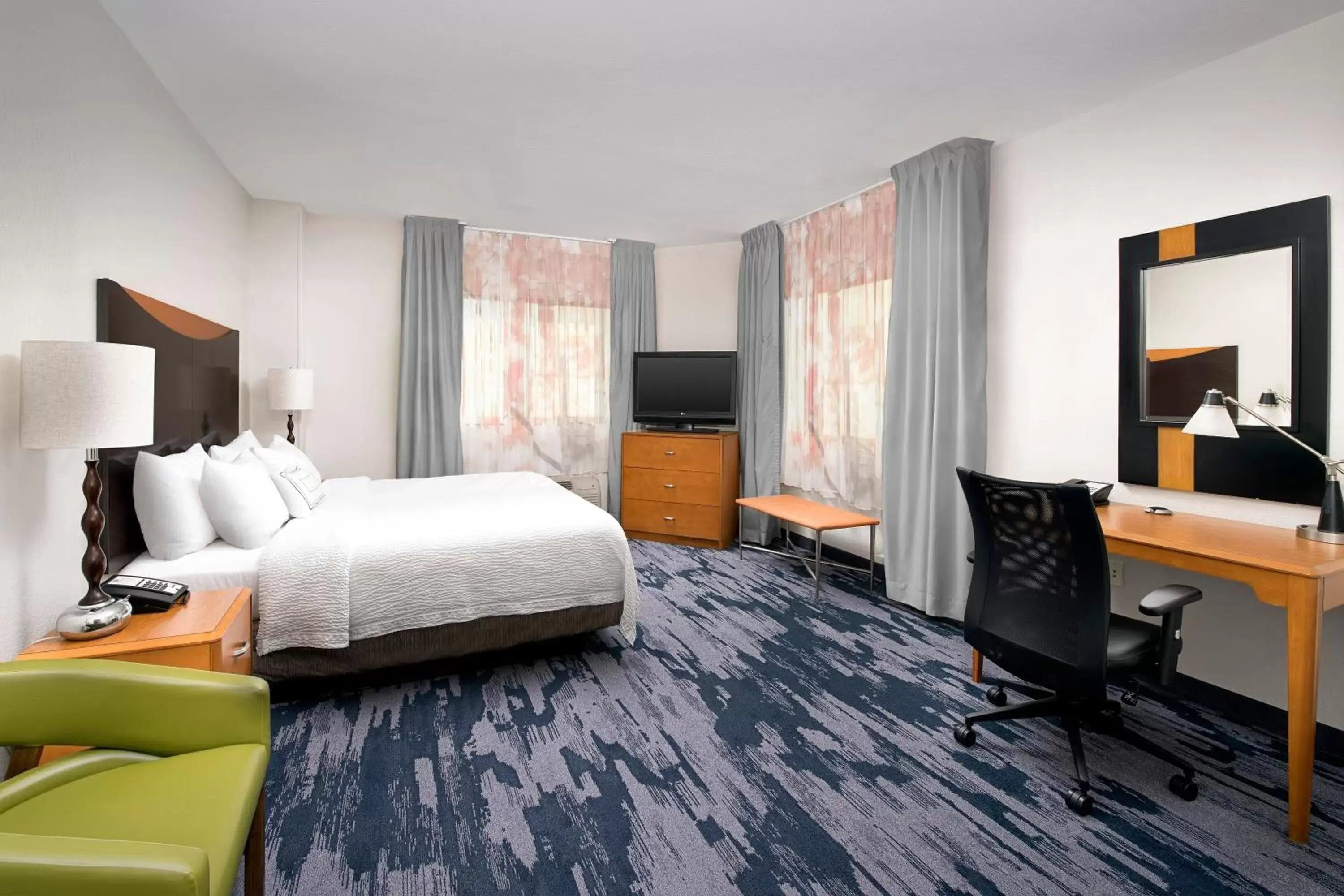 Guests, TV/Entertainment Center in Fairfield Inn & Suites by Marriott Miami Airport South