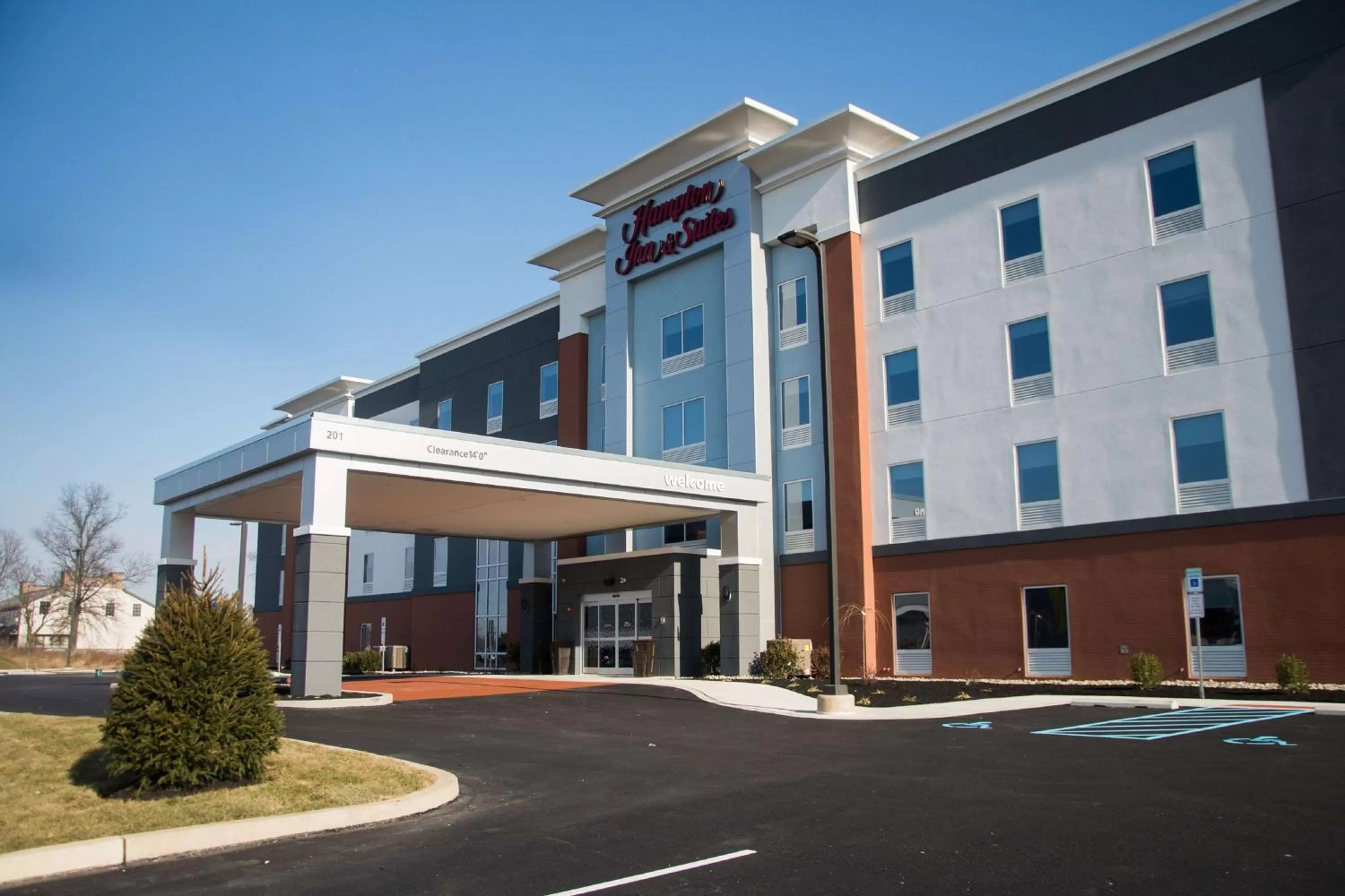 Property building in Hampton Inn & Suites Warrington Horsham