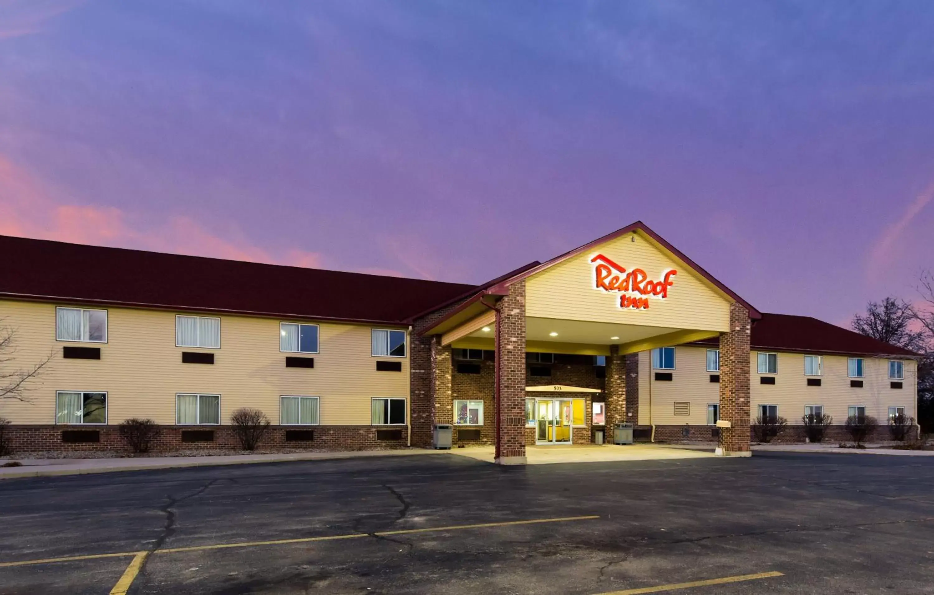 Facade/entrance, Property Building in Red Roof Inn Auburn