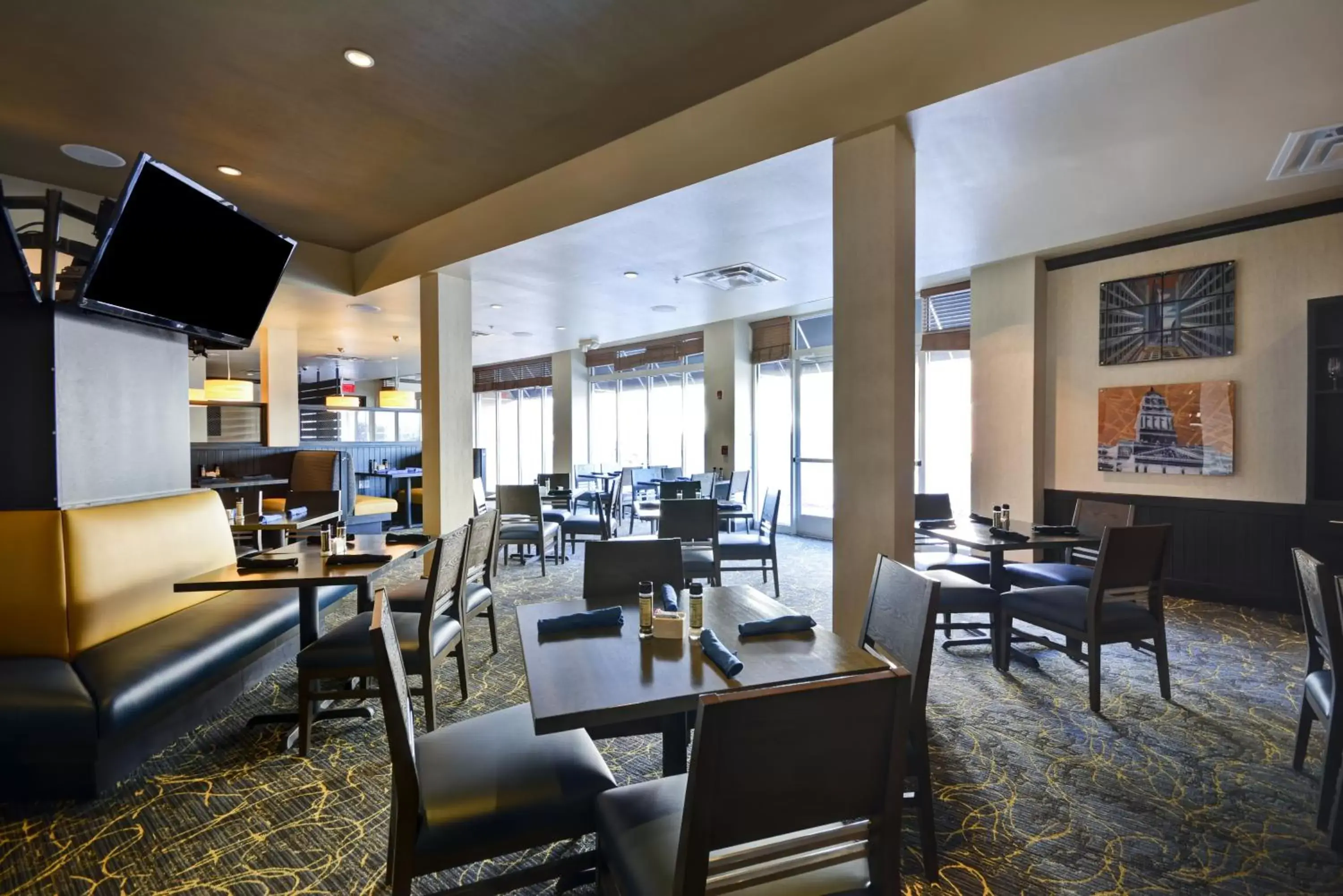 Restaurant/Places to Eat in Holiday Inn Hotel Detroit Metro Airport, an IHG Hotel
