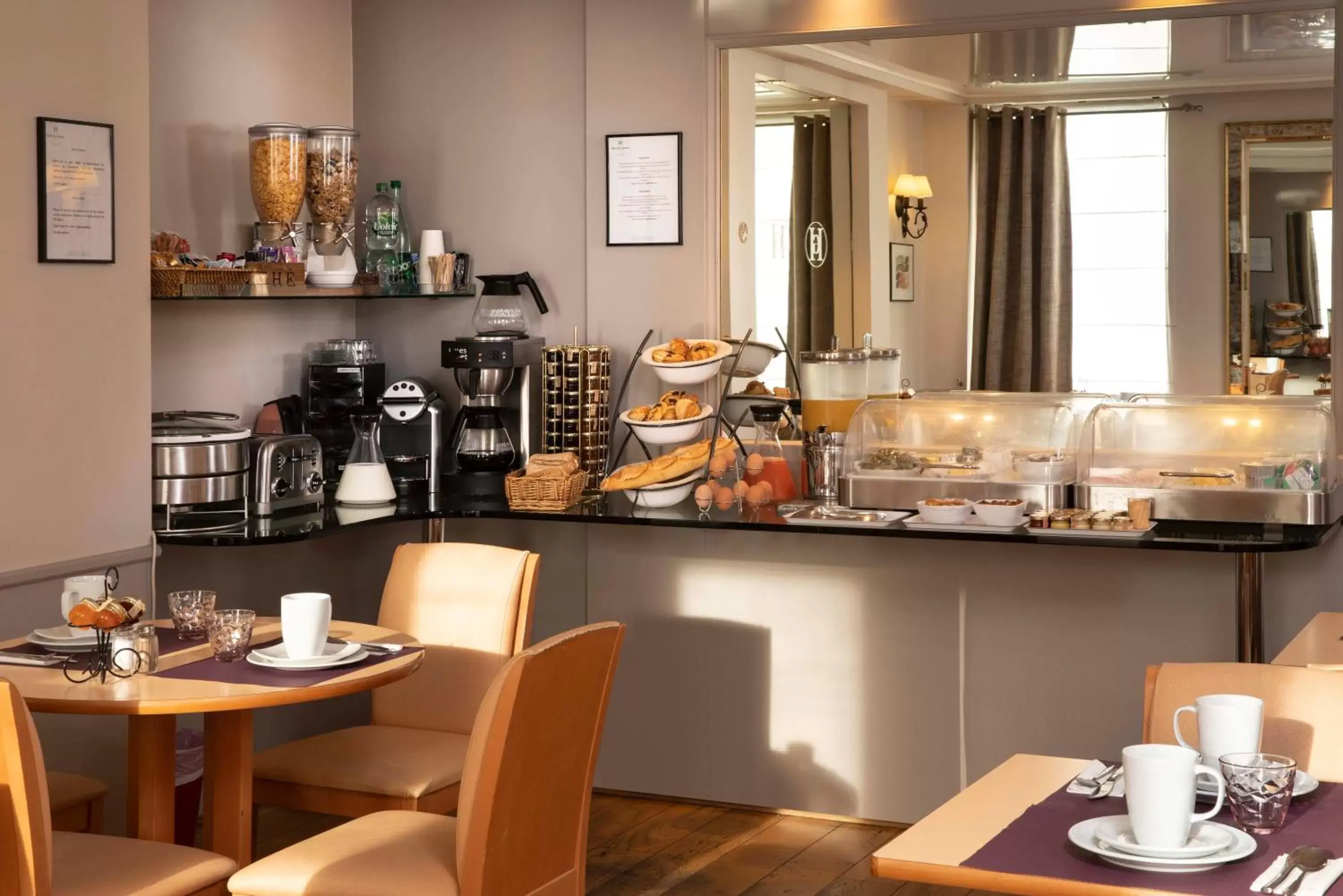 Breakfast in Hôtel de Genève Breakfast in Hôtel de Genève