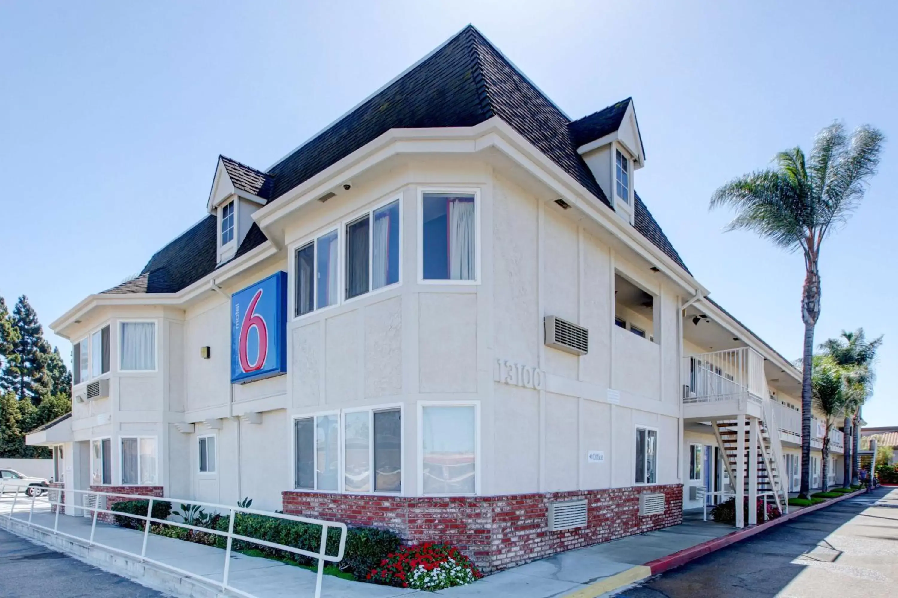 Property Building in Motel 6-Westminster, CA - North