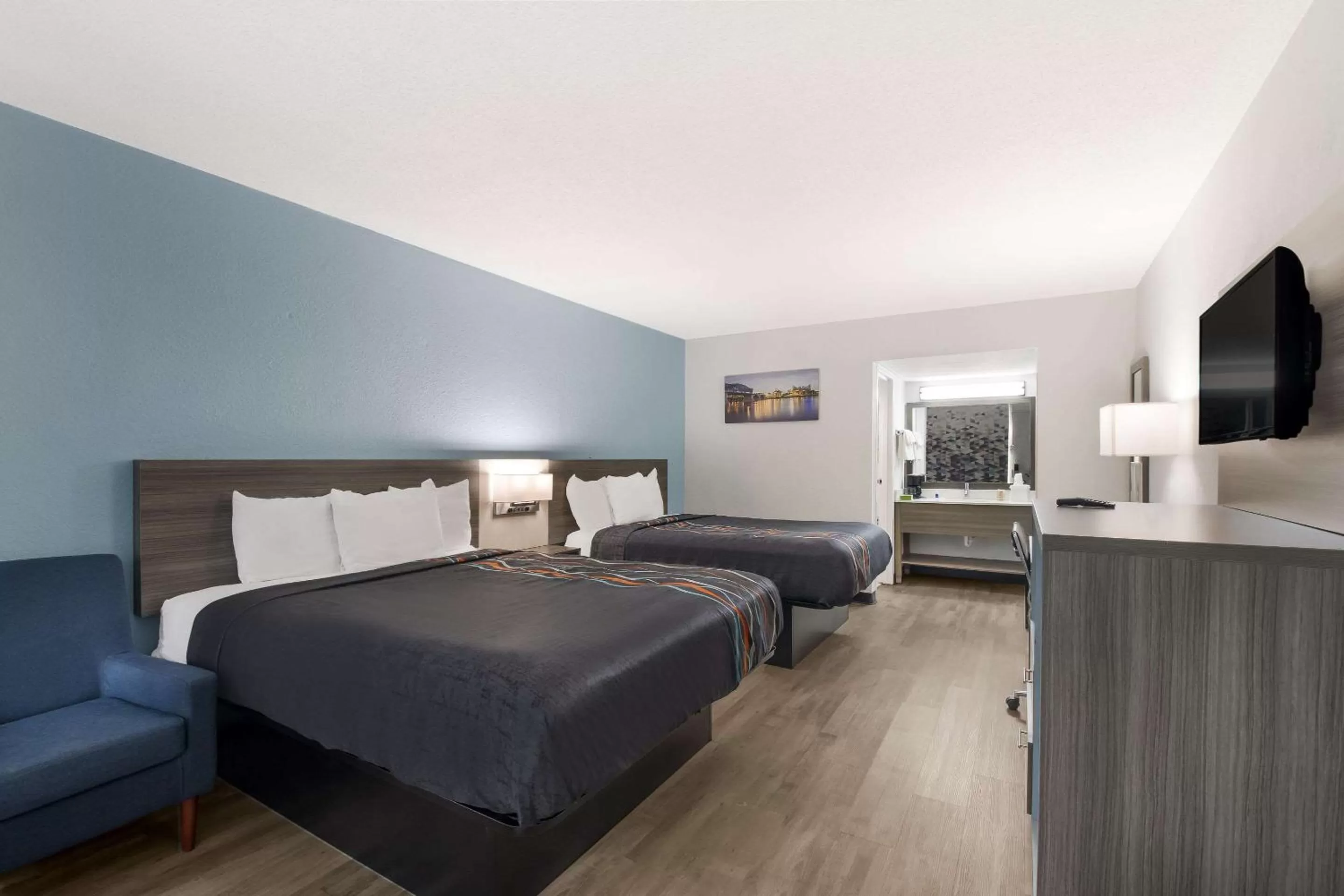 Bedroom, Bed in Rodeway Inn Cleveland TN I-75