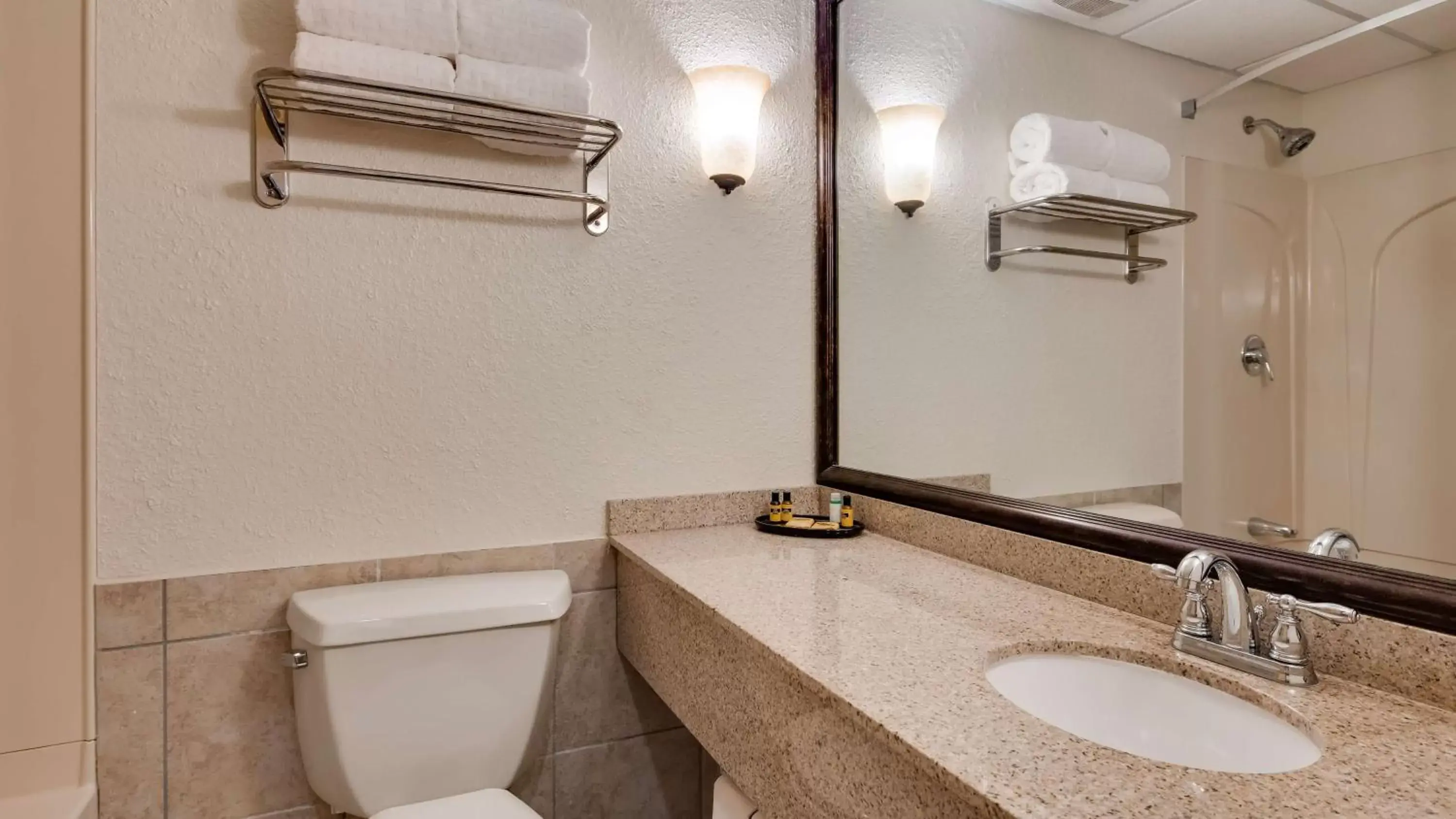 Bathroom in Best Western Plus Longbranch Hotel & Convention Center