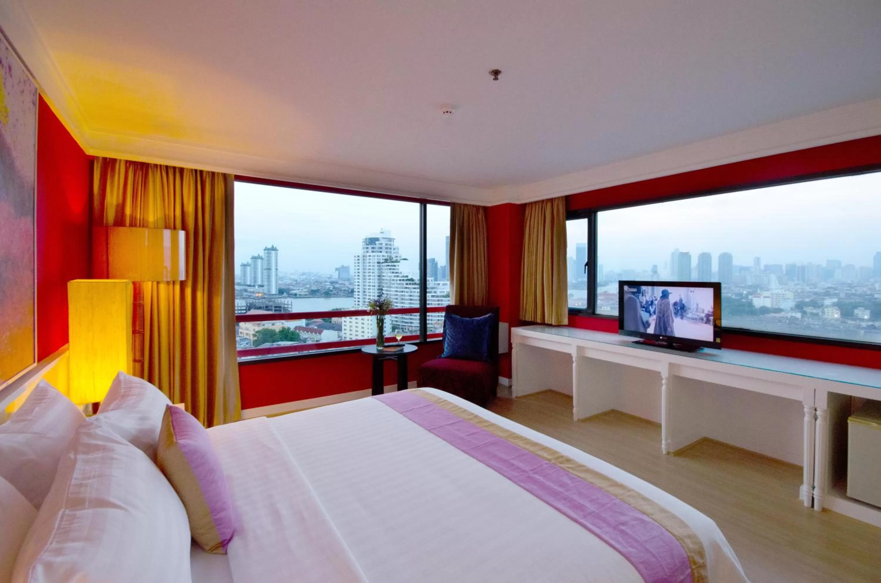 View (from property/room), Bed in Tongtara Riverview Hotel