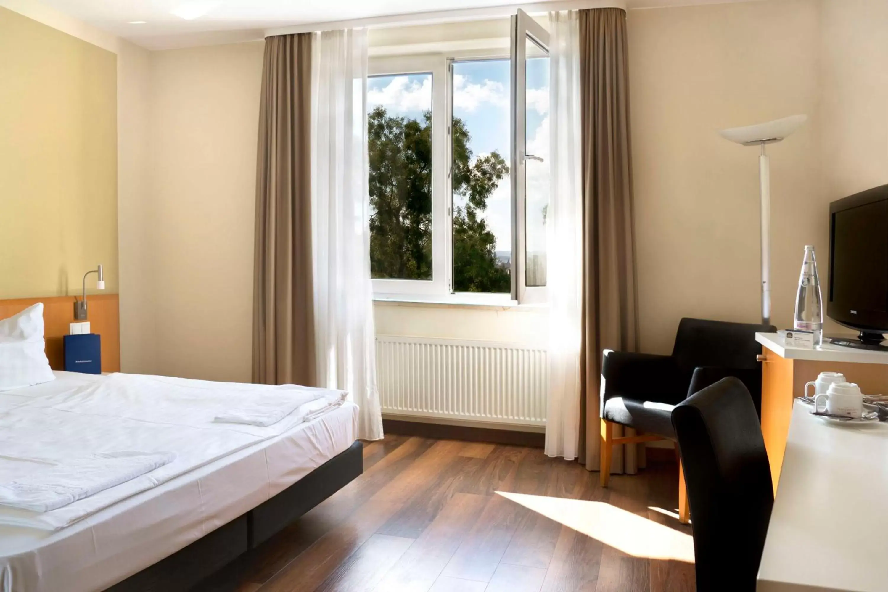 Bedroom in Best Western Macrander Hotel Dresden