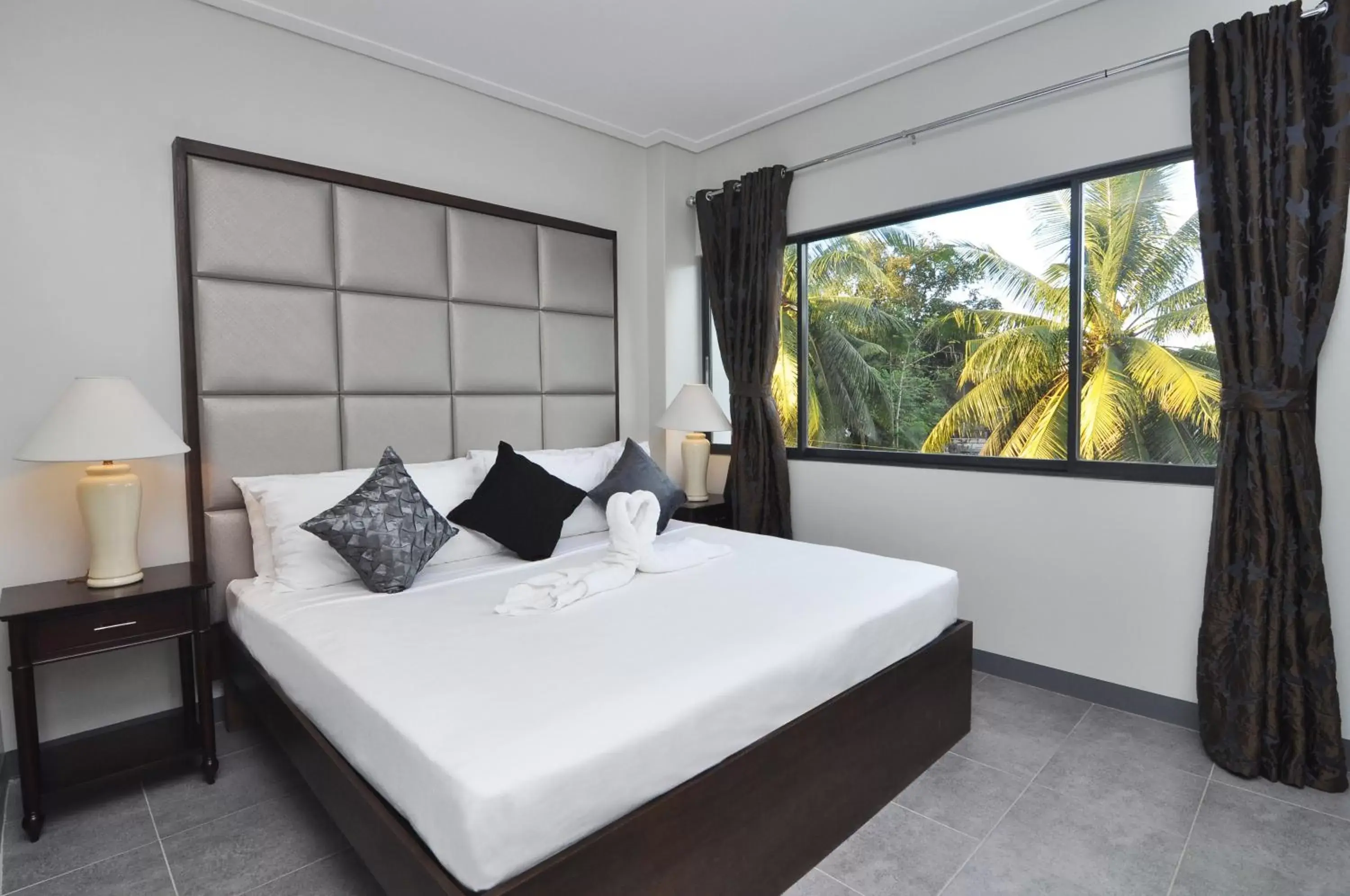 Bedroom, Bed in 717 Cesar Place Hotel Bedroom, Bed in 717 Cesar Place Hotel