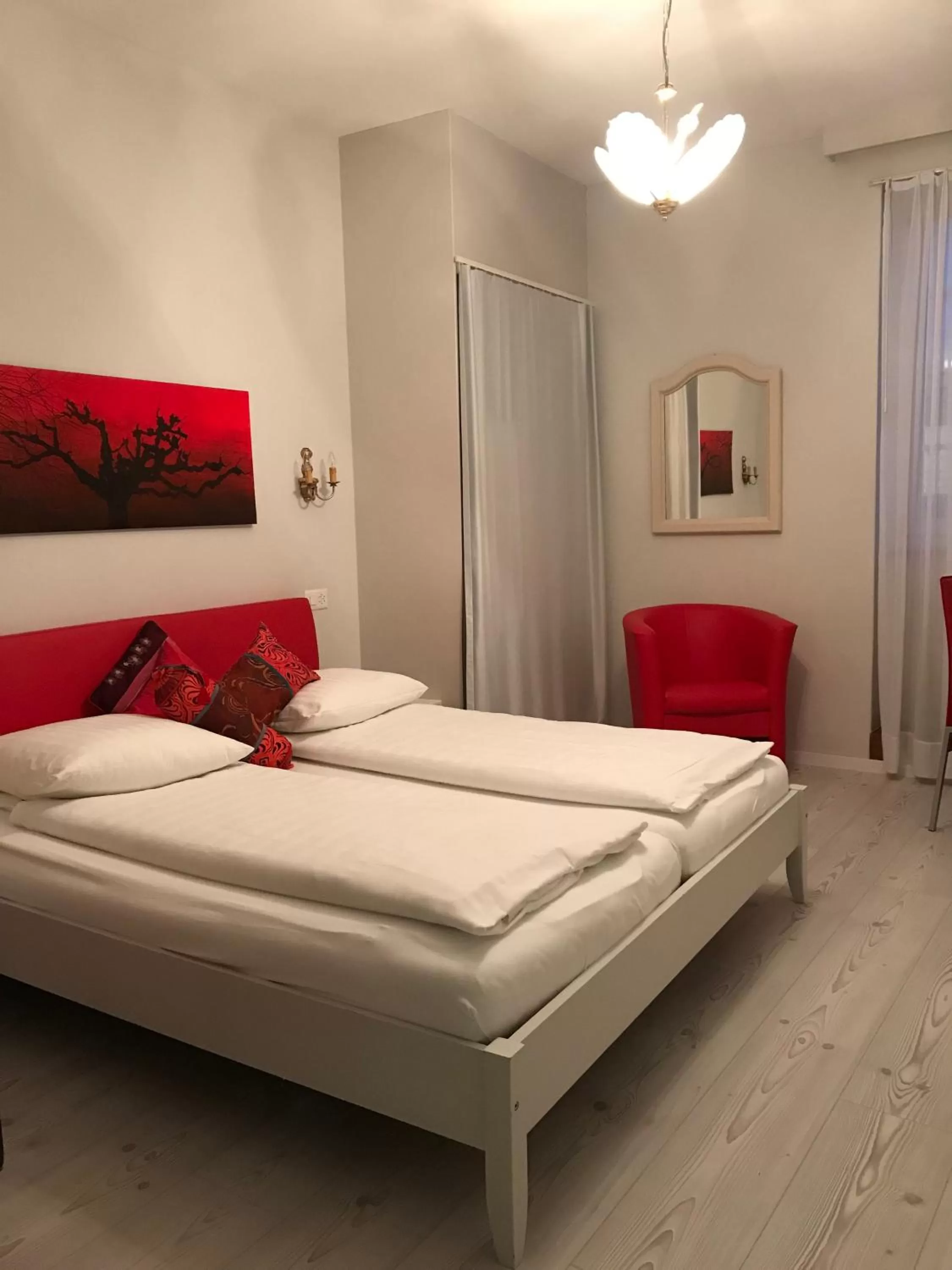 Photo of the whole room, Bed in Hotel Murtenhof & Krone