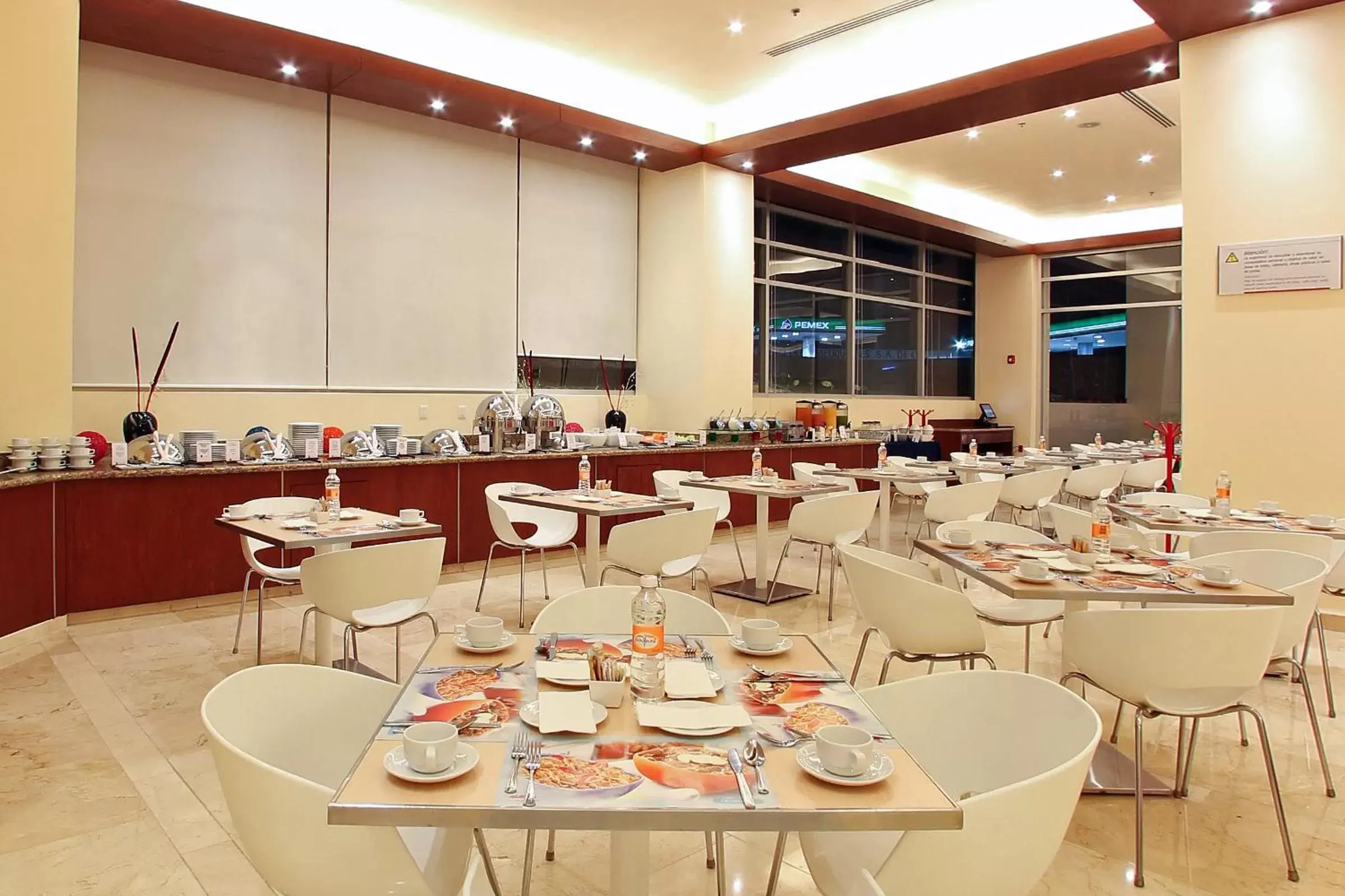 Restaurant/Places to Eat in OPUS GRAND Toluca Aeropuerto