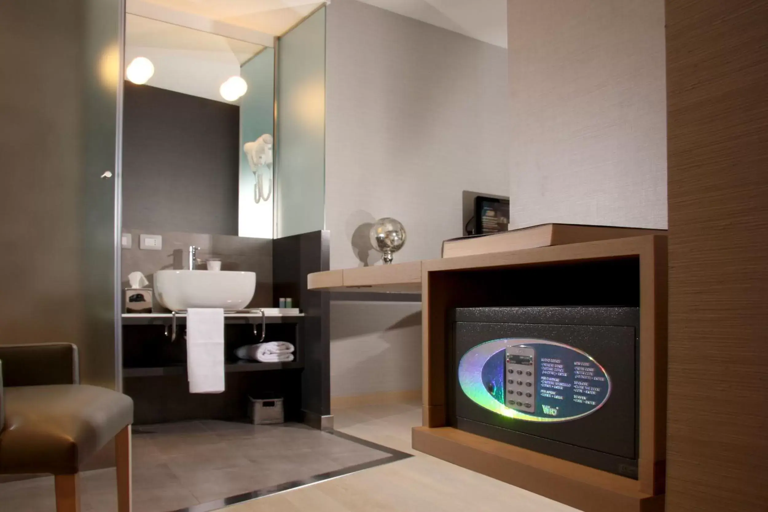 Toilet, Bathroom in Hotel Adriano