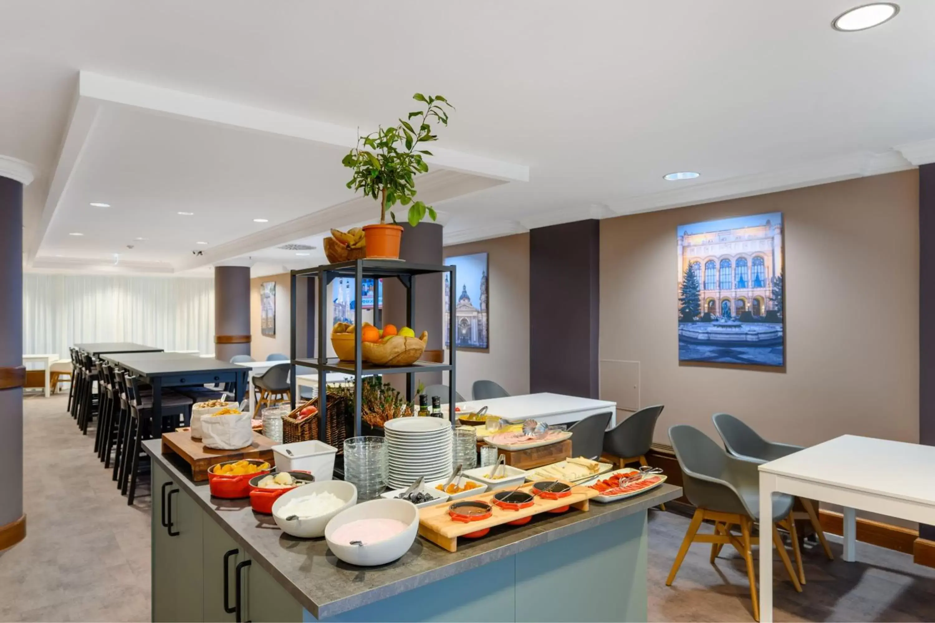 Breakfast, Restaurant/Places to Eat in Millennium Court, Budapest - Marriott Executive Apartments