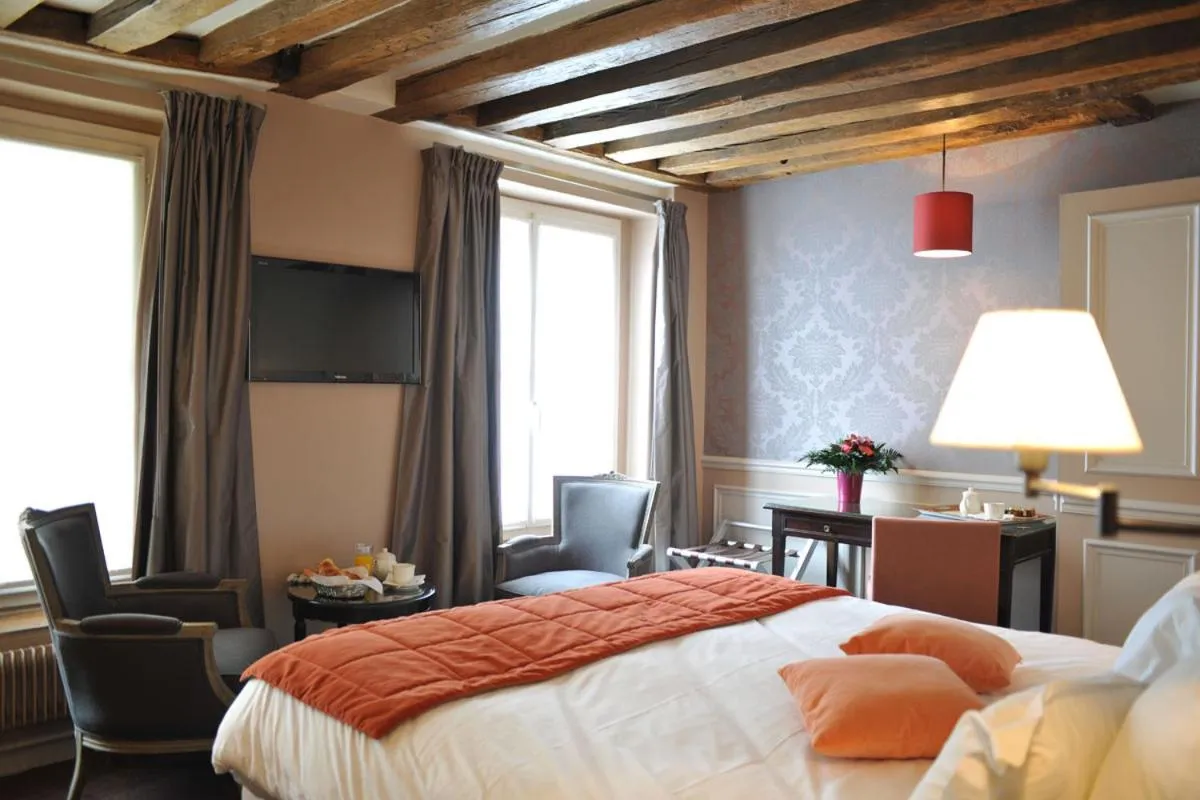 Bed in Hotel de L'Universite