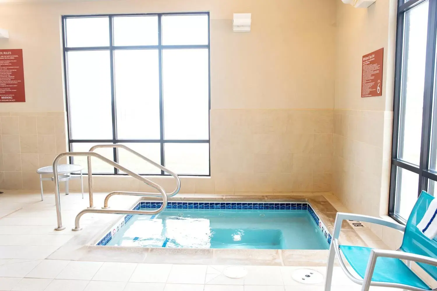 Hot Tub, Swimming Pool in TownePlace Suites by Marriott Ames