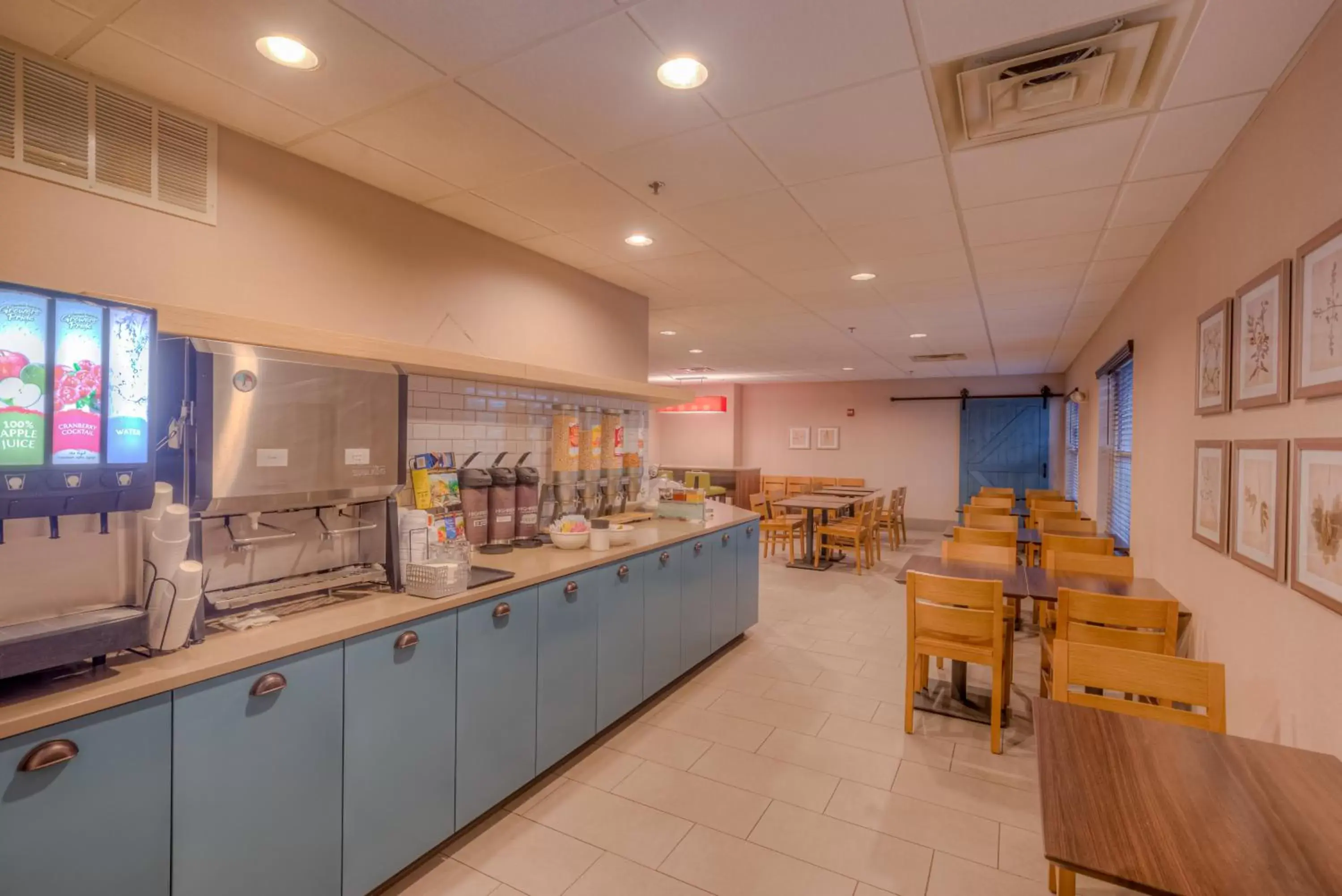 Restaurant/places to eat in Country Inn & Suites by Radisson, Crystal Lake, IL Restaurant/places to eat in Country Inn & Suites by Radisson, Crystal Lake, IL