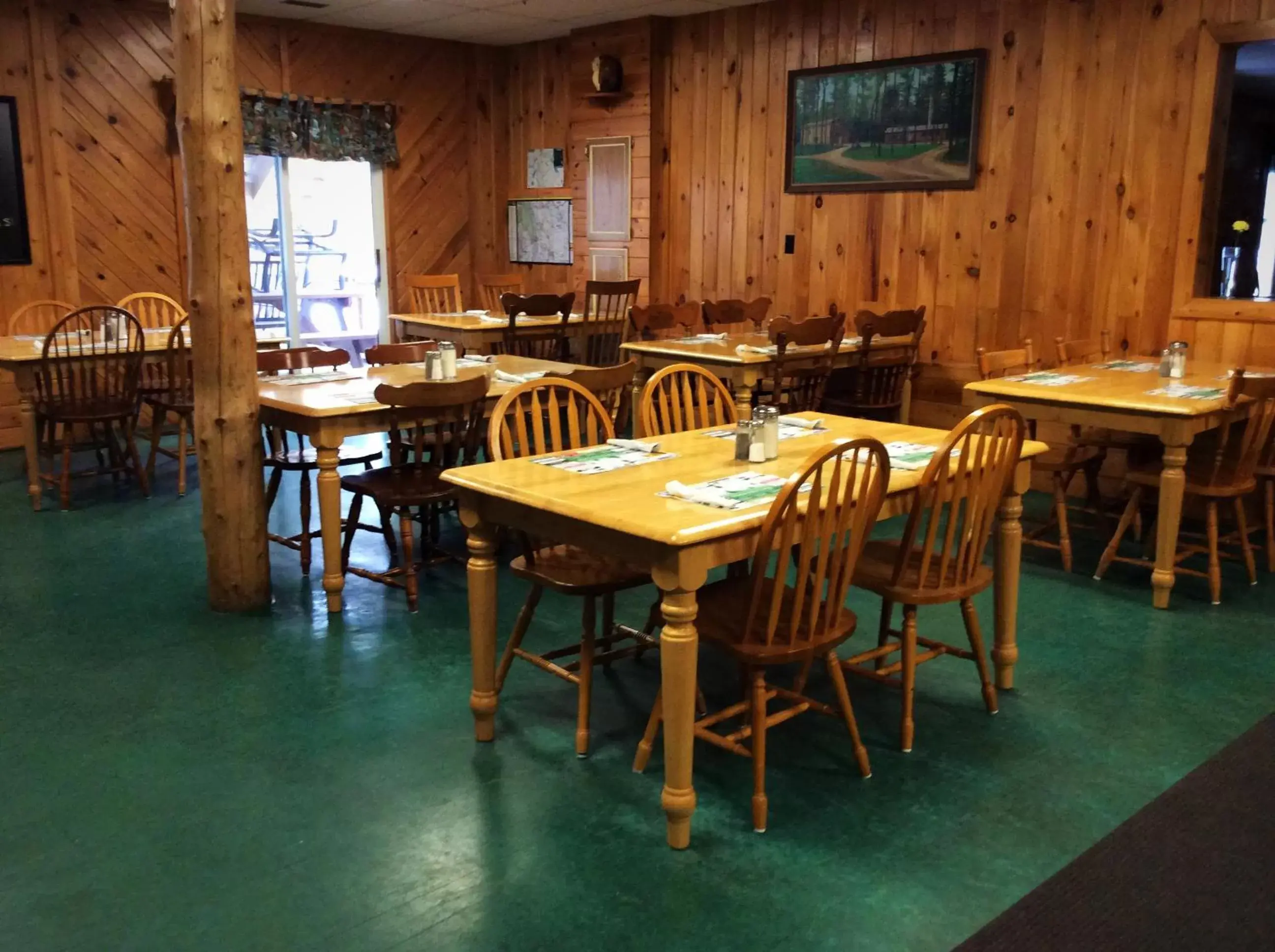 Coffee/tea facilities, Restaurant/Places to Eat in Madawaska Lodge