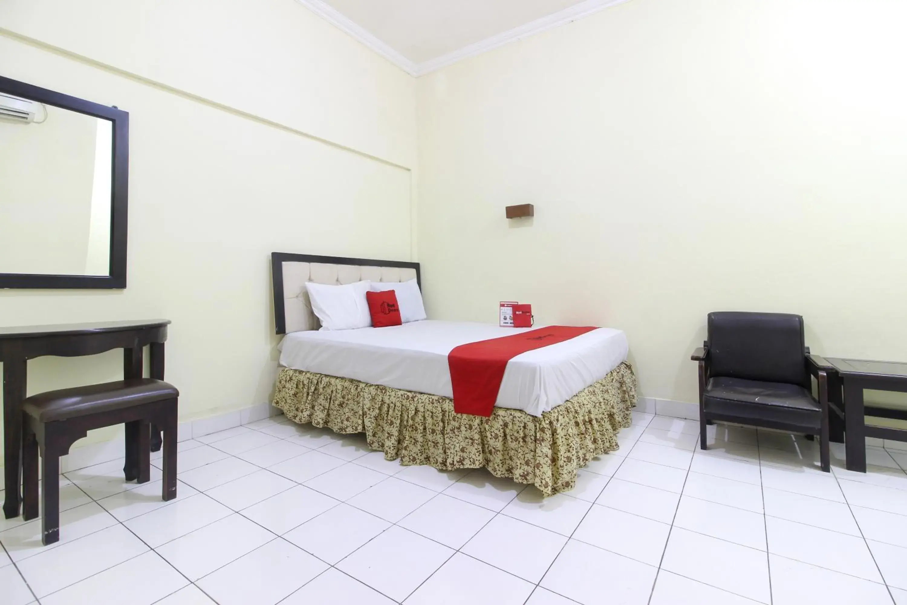 Bedroom, Bed in RedDoorz near Kranggan Tugu Jogja Bedroom, Bed in RedDoorz near Kranggan Tugu Jogja