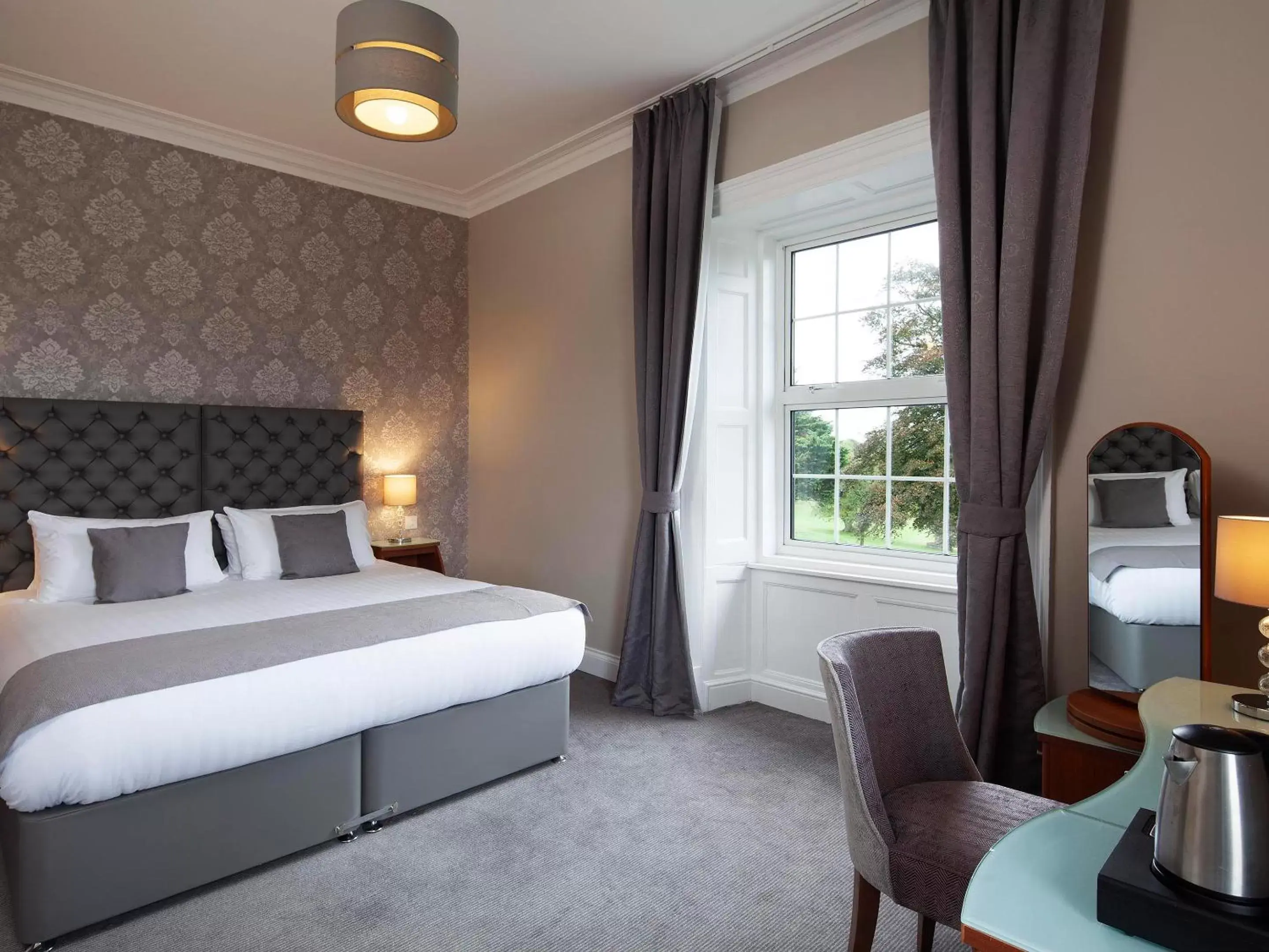 Bedroom, Bed in Elfordleigh Hotel