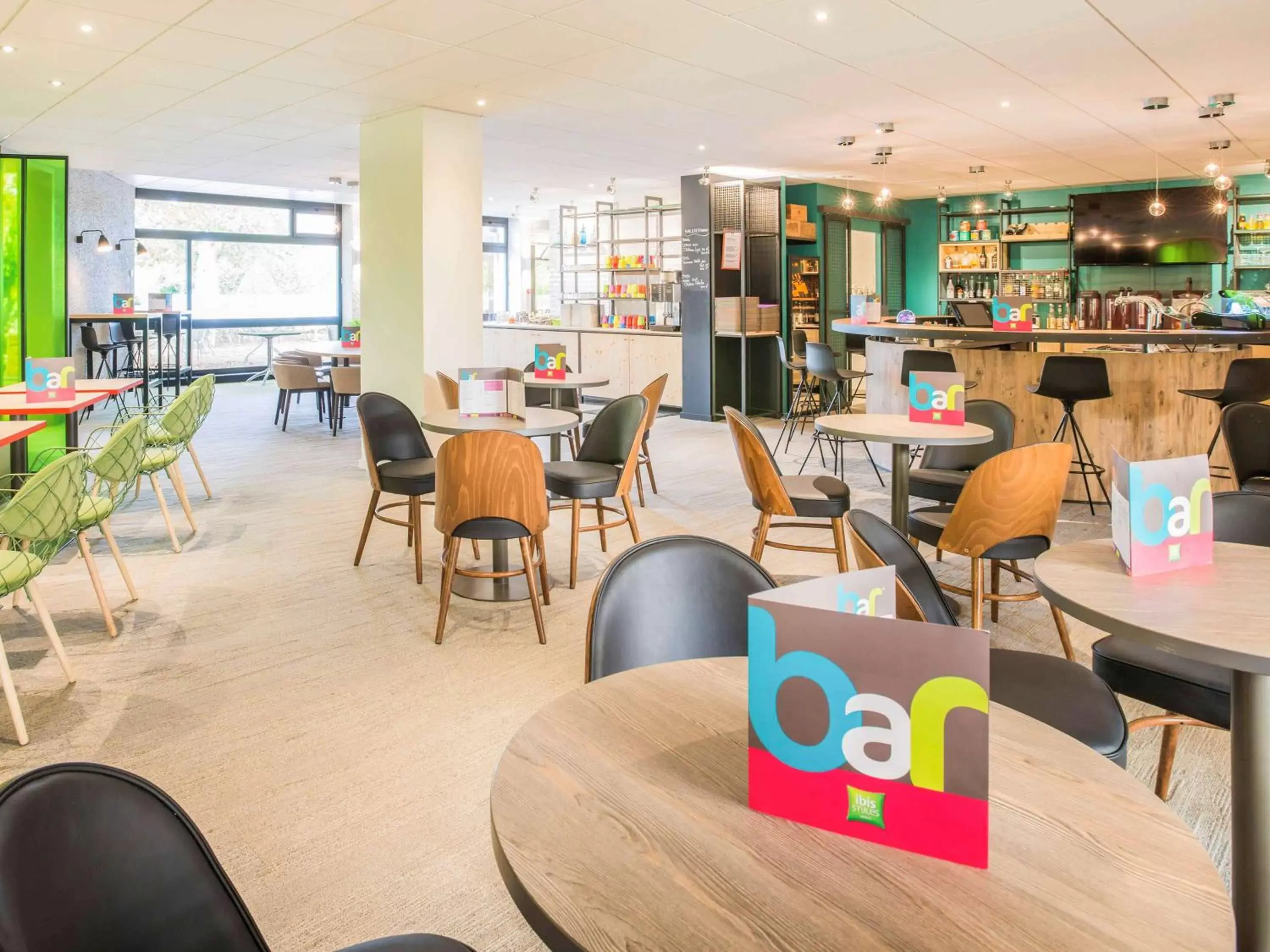 Lounge or bar, Restaurant/Places to Eat in ibis Styles Tours Sud