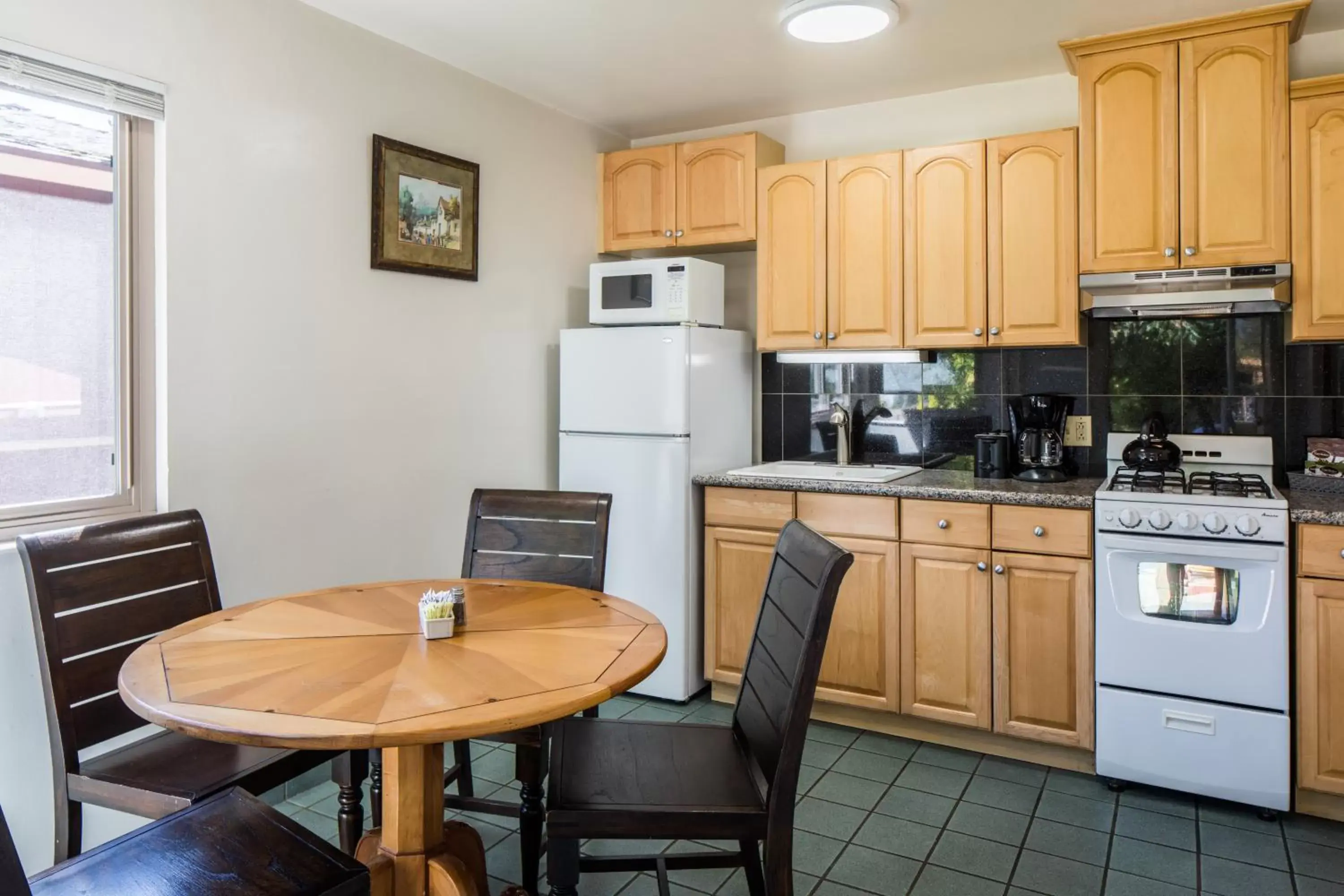 Kitchen or kitchenette, Kitchen/Kitchenette in Andril Fireplace Cottages