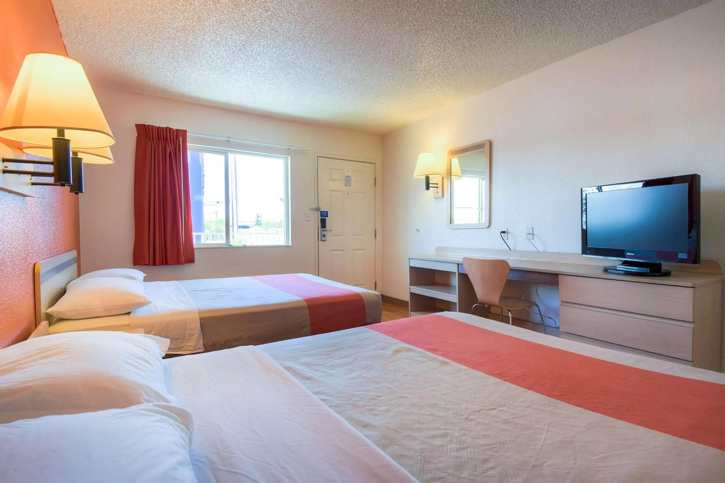 TV and multimedia, Bed in Motel 6-Las Vegas, NV - Boulder Hwy