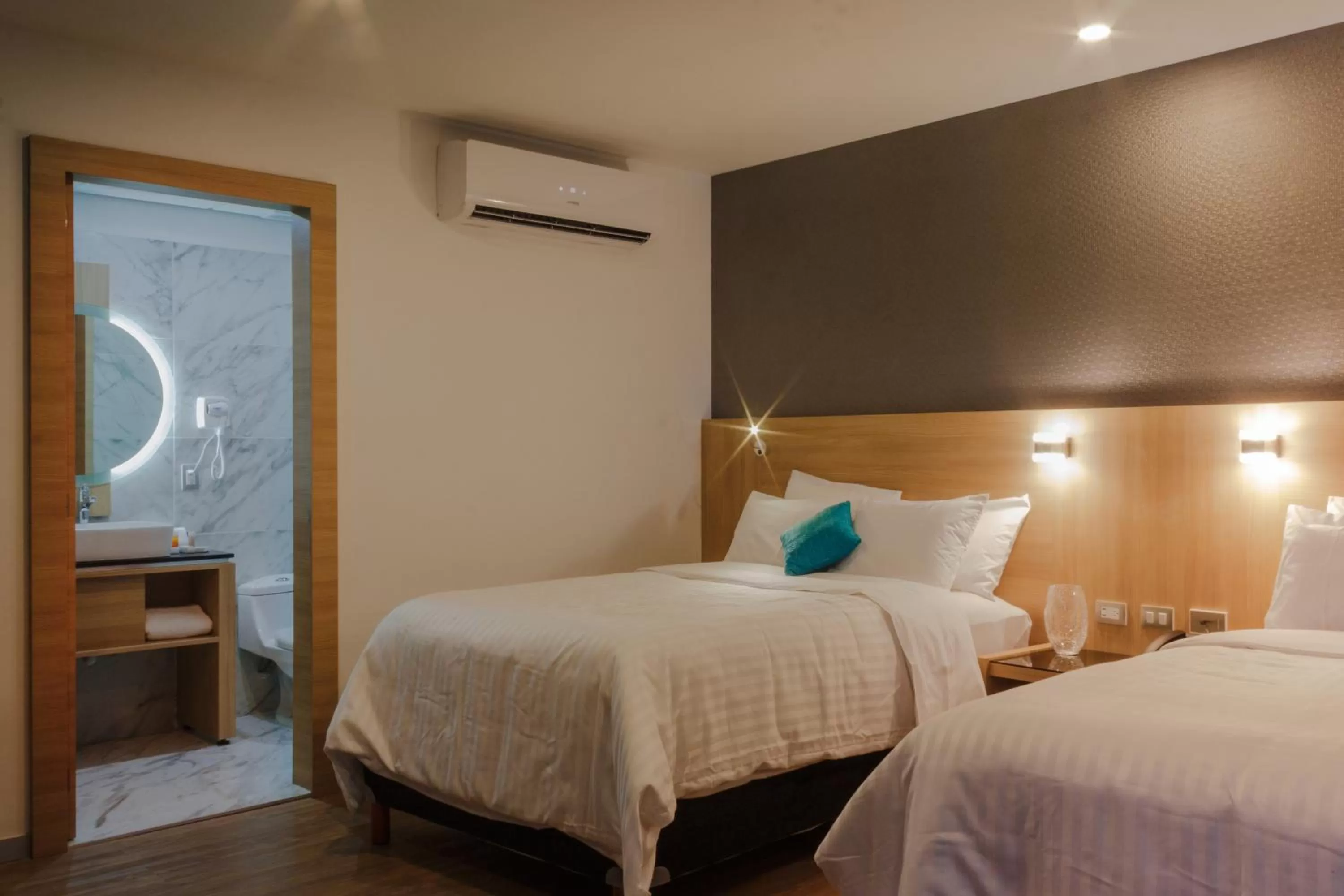 Photo of the whole room, Bed in Hotel Kavia Monterrey