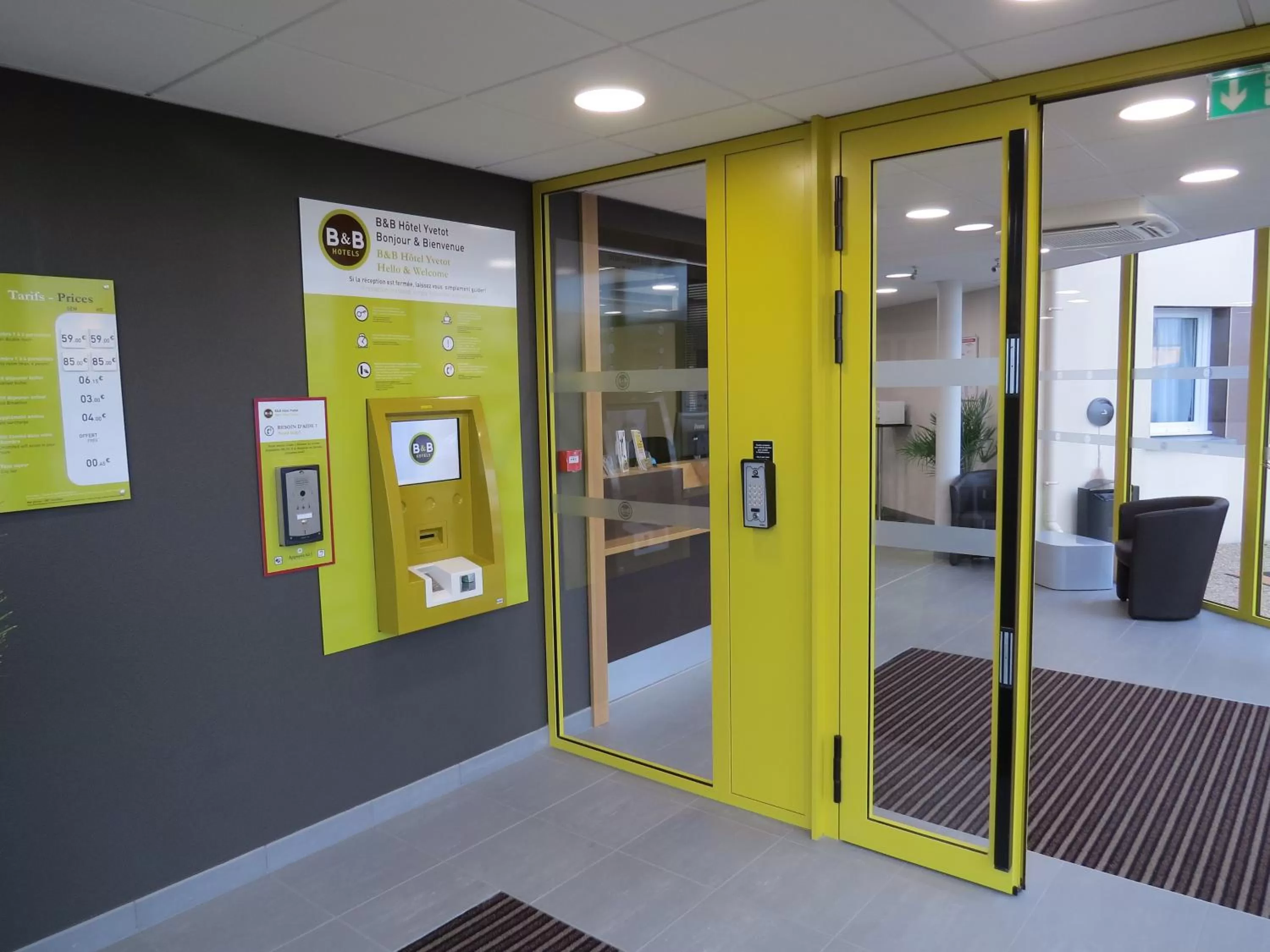 Lobby or reception in B&B HOTEL Yvetot