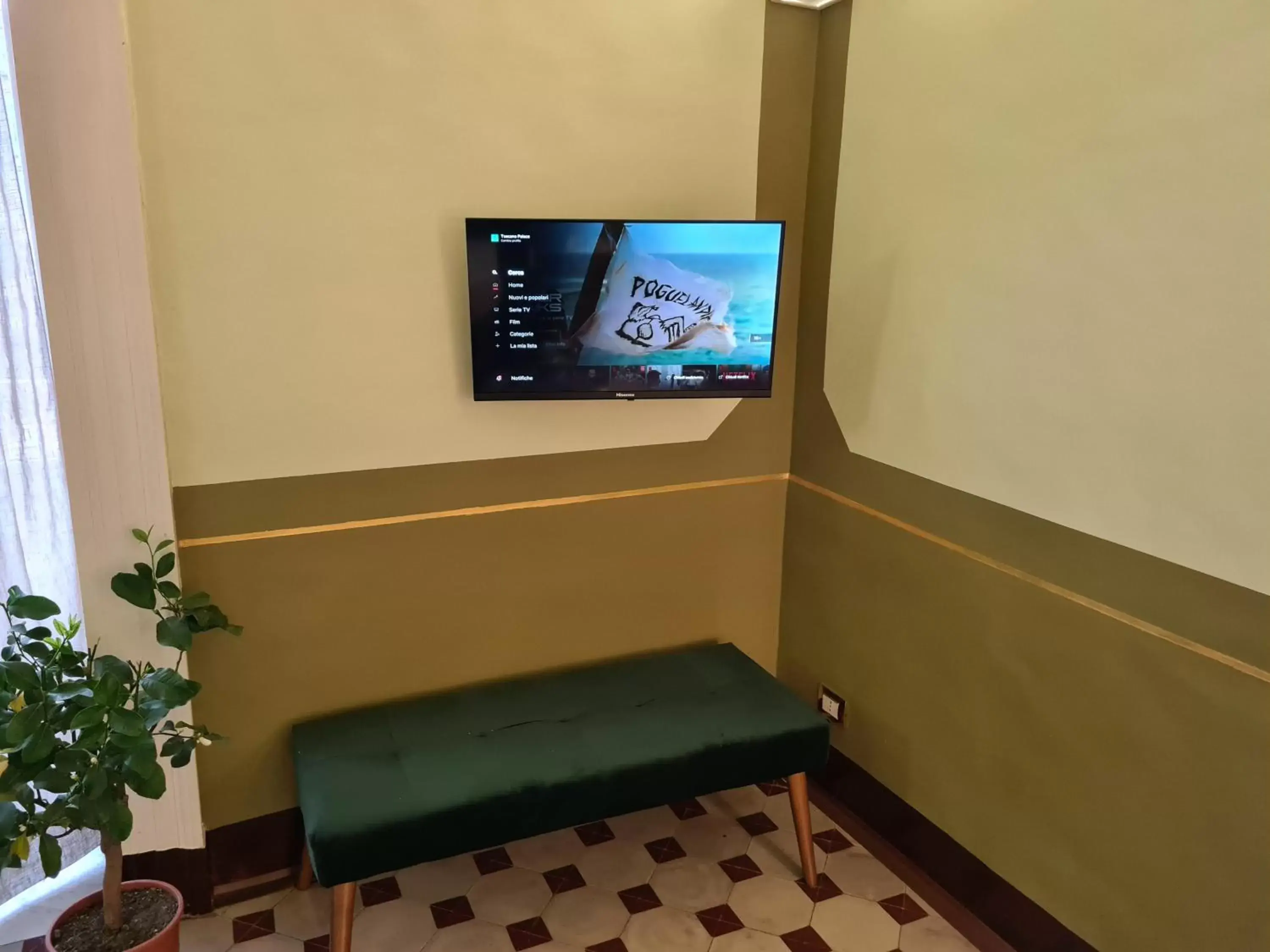 TV/Entertainment Center in Toscano Palace Luxury Rooms Catania