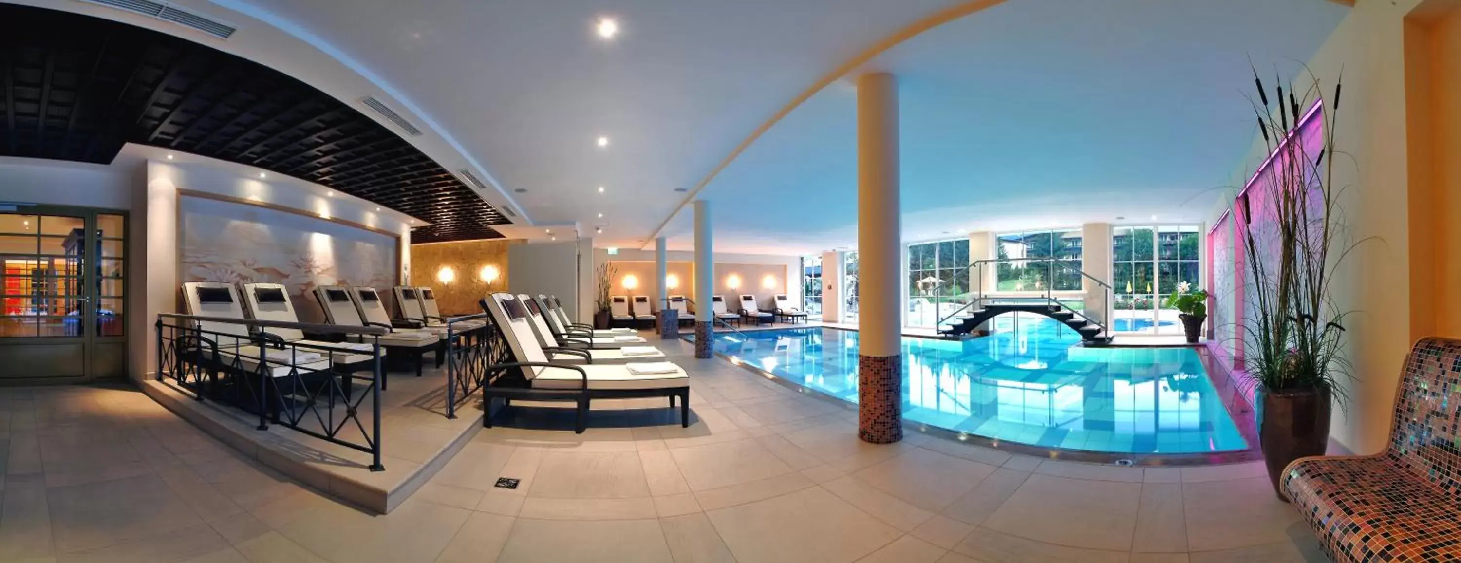 Hot Spring Bath, Swimming Pool in Hotel Bismarck