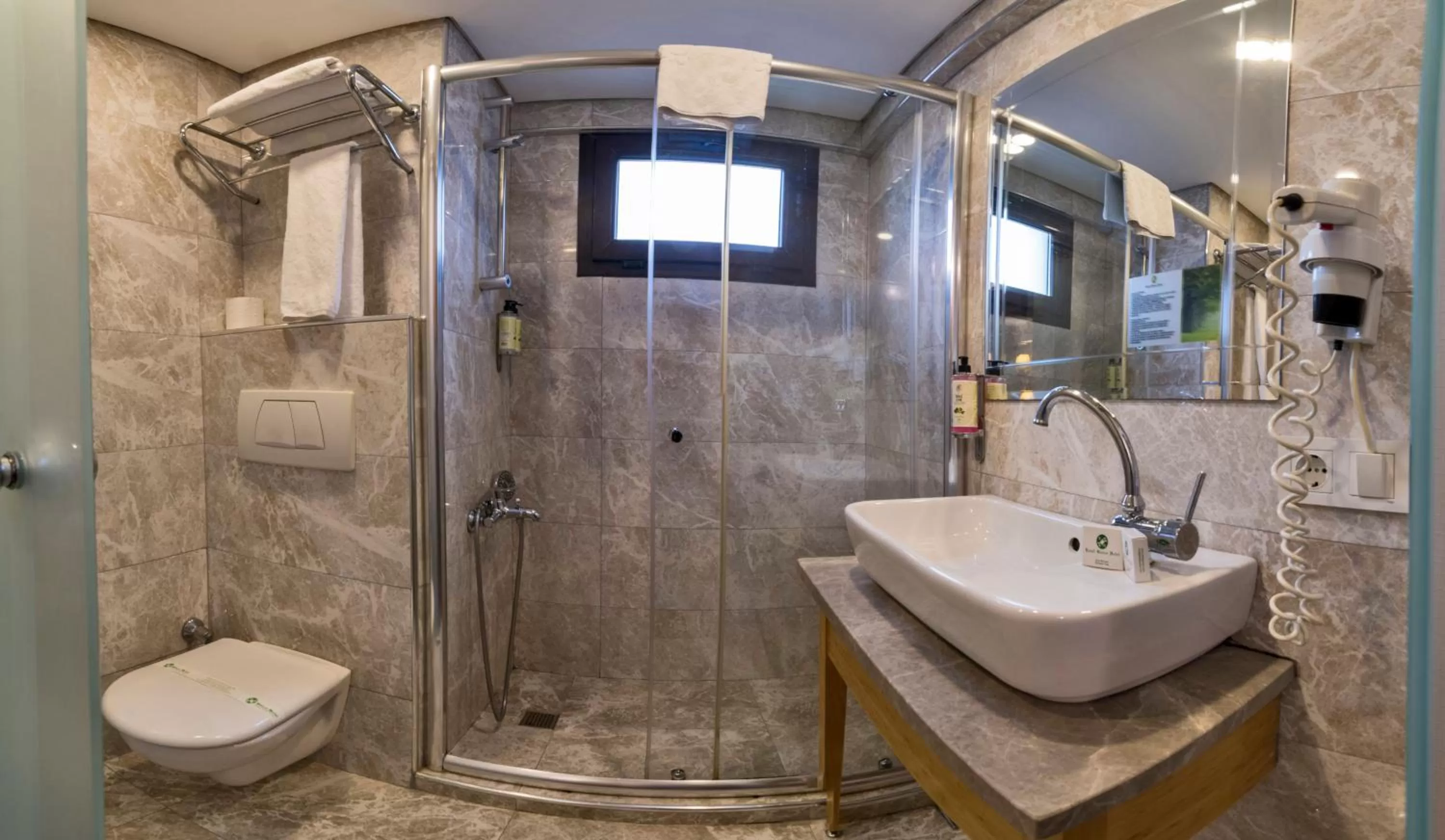 Bathroom in Laleli Gonen Hotel