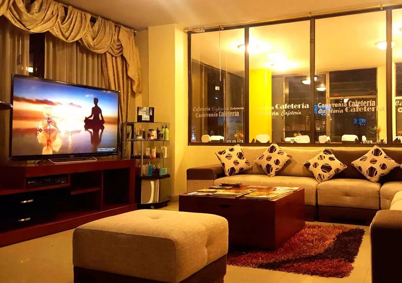 Restaurant/places to eat in La Merced Plaza Hospedaje