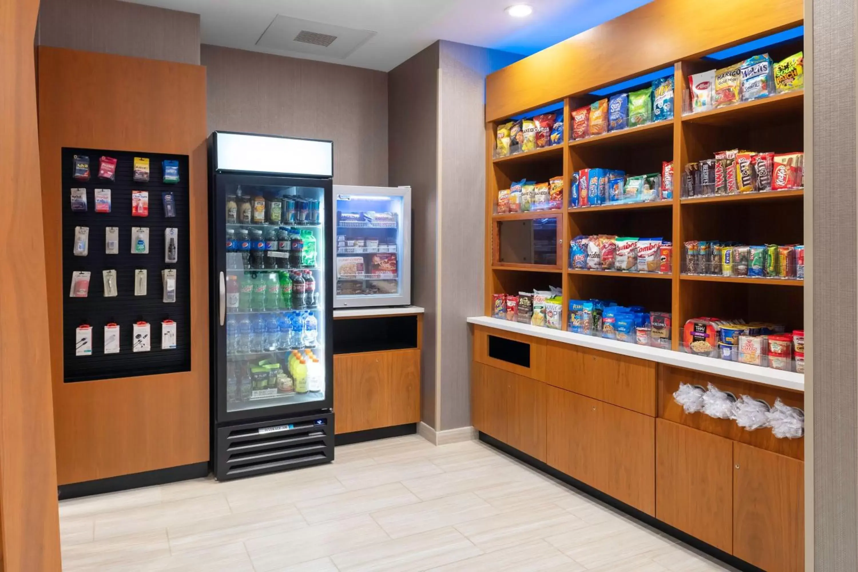 Lobby or reception, Supermarket/Shops in SpringHill Suites Kansas City Airport