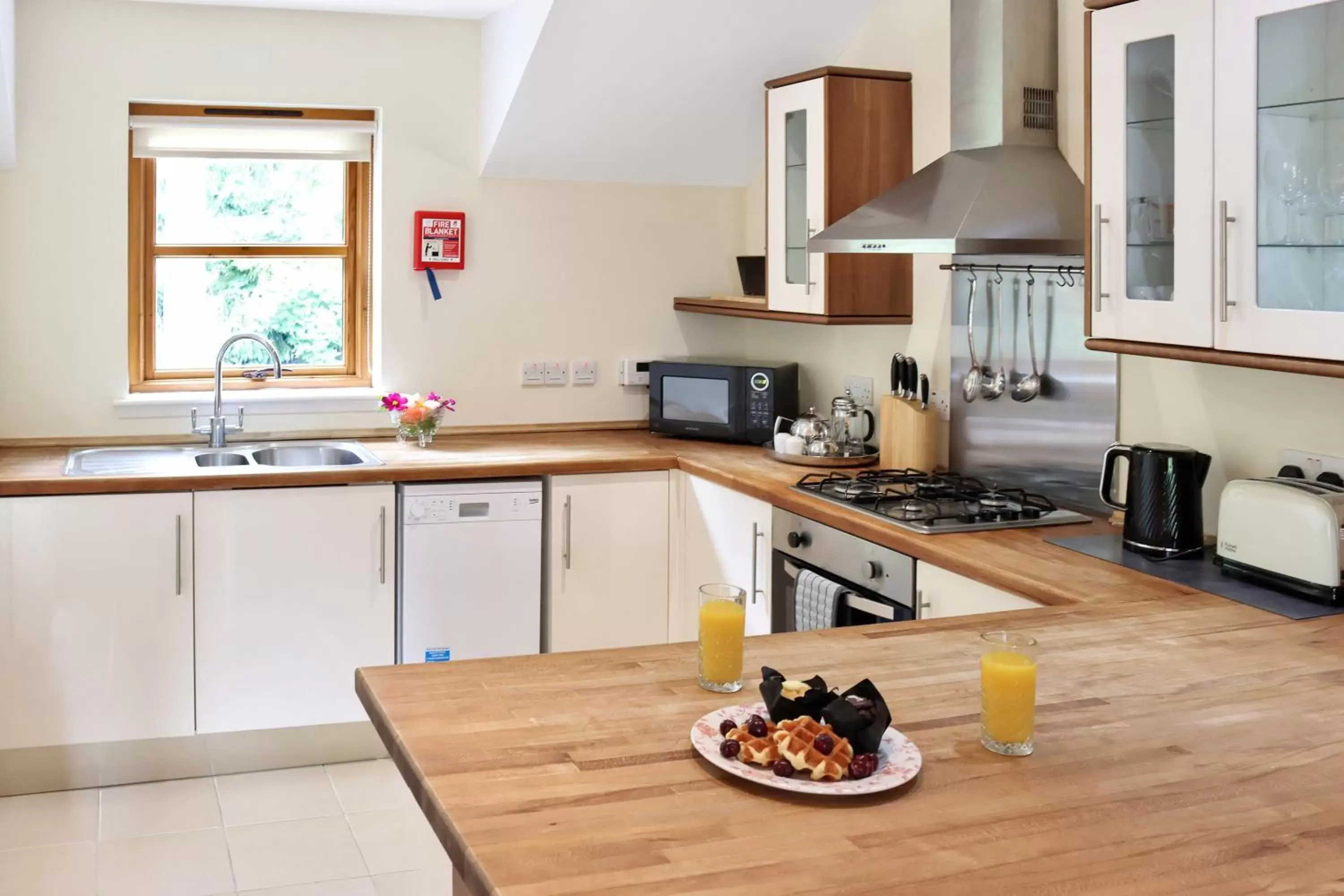 pet friendly, Kitchen/Kitchenette in The Atholl Palace