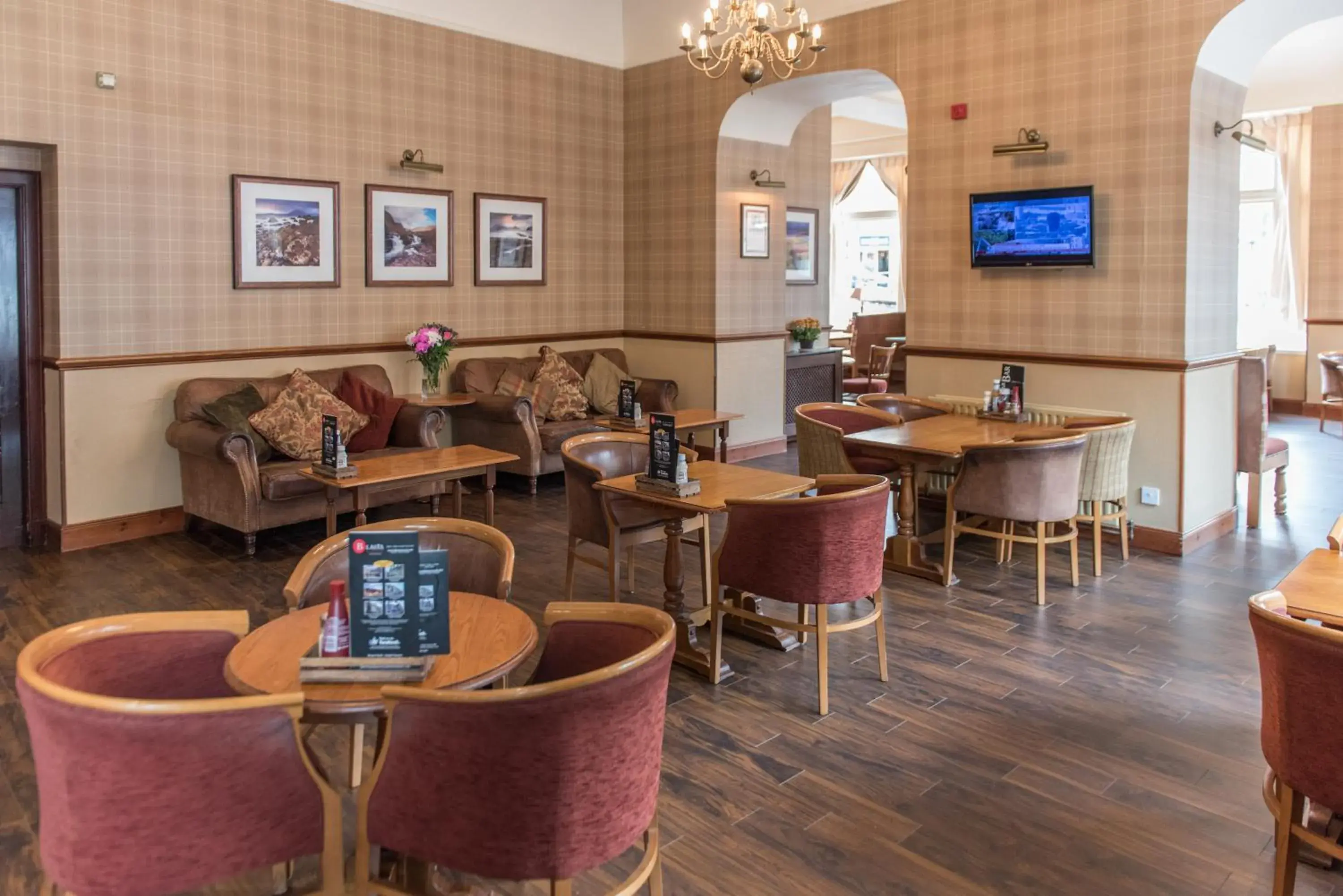 Lounge or bar in The Royal Hotel Lounge or bar in The Royal Hotel