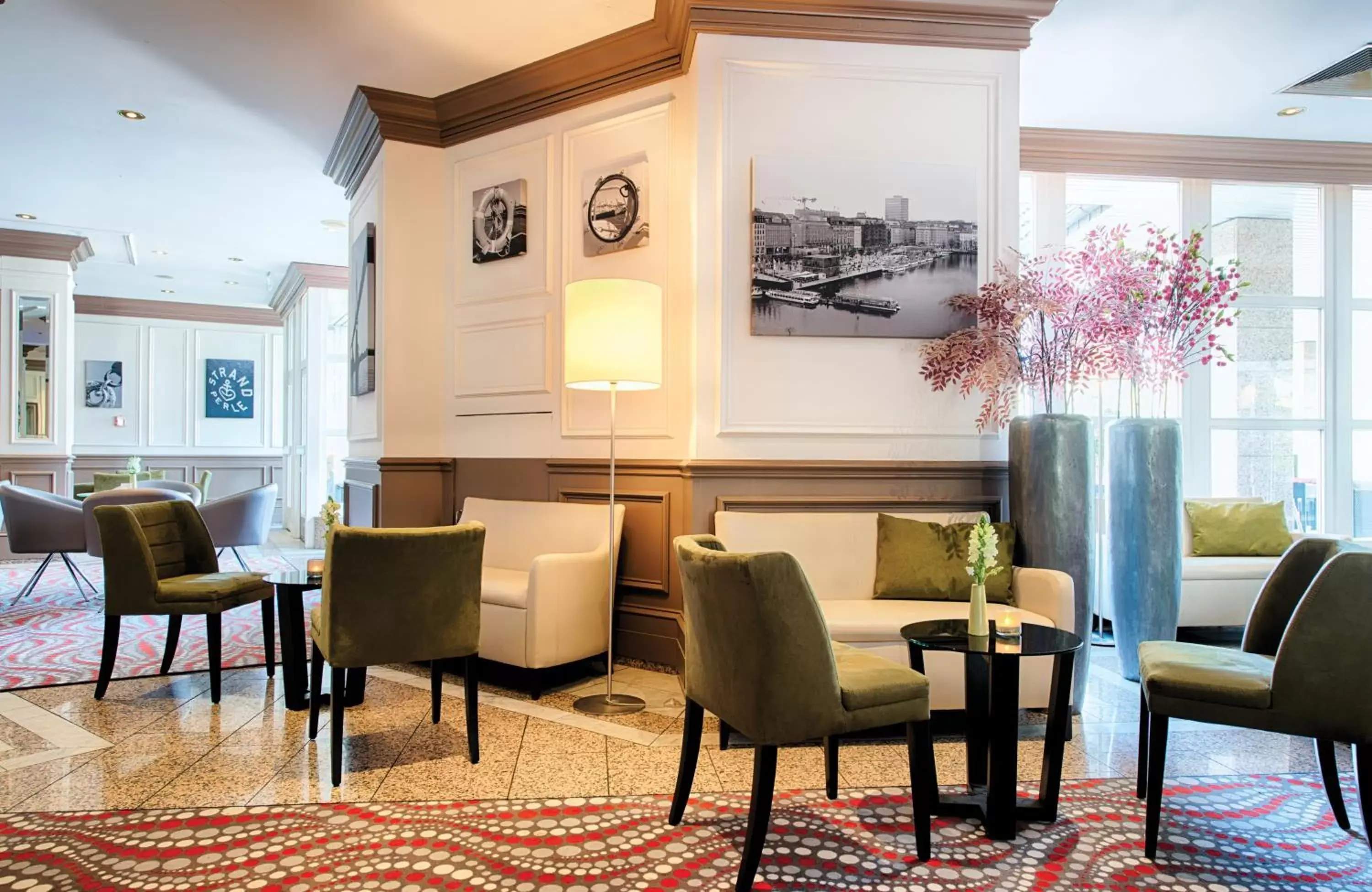 Lobby or reception, Dining Area in Leonardo Hotel Hamburg Stillhorn