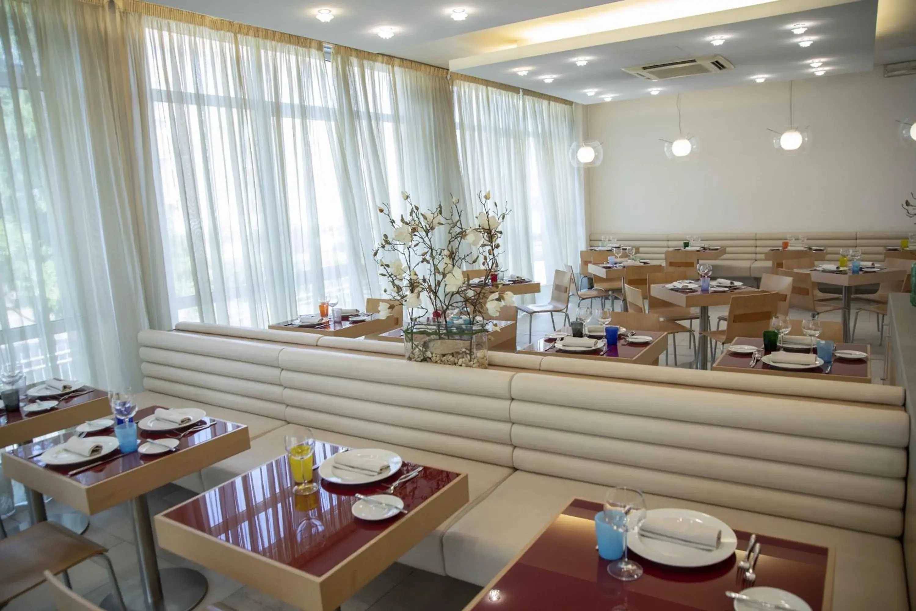 Restaurant/Places to Eat in Hotel Remilia