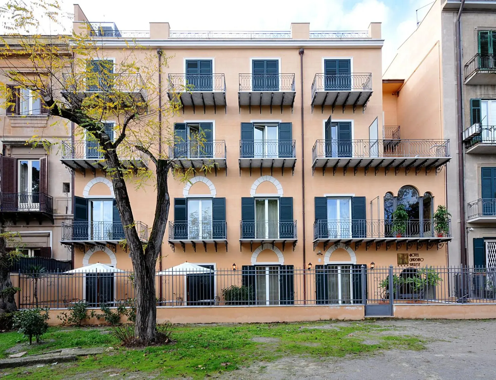 Facade/entrance, Property Building in Hotel Giardino Inglese