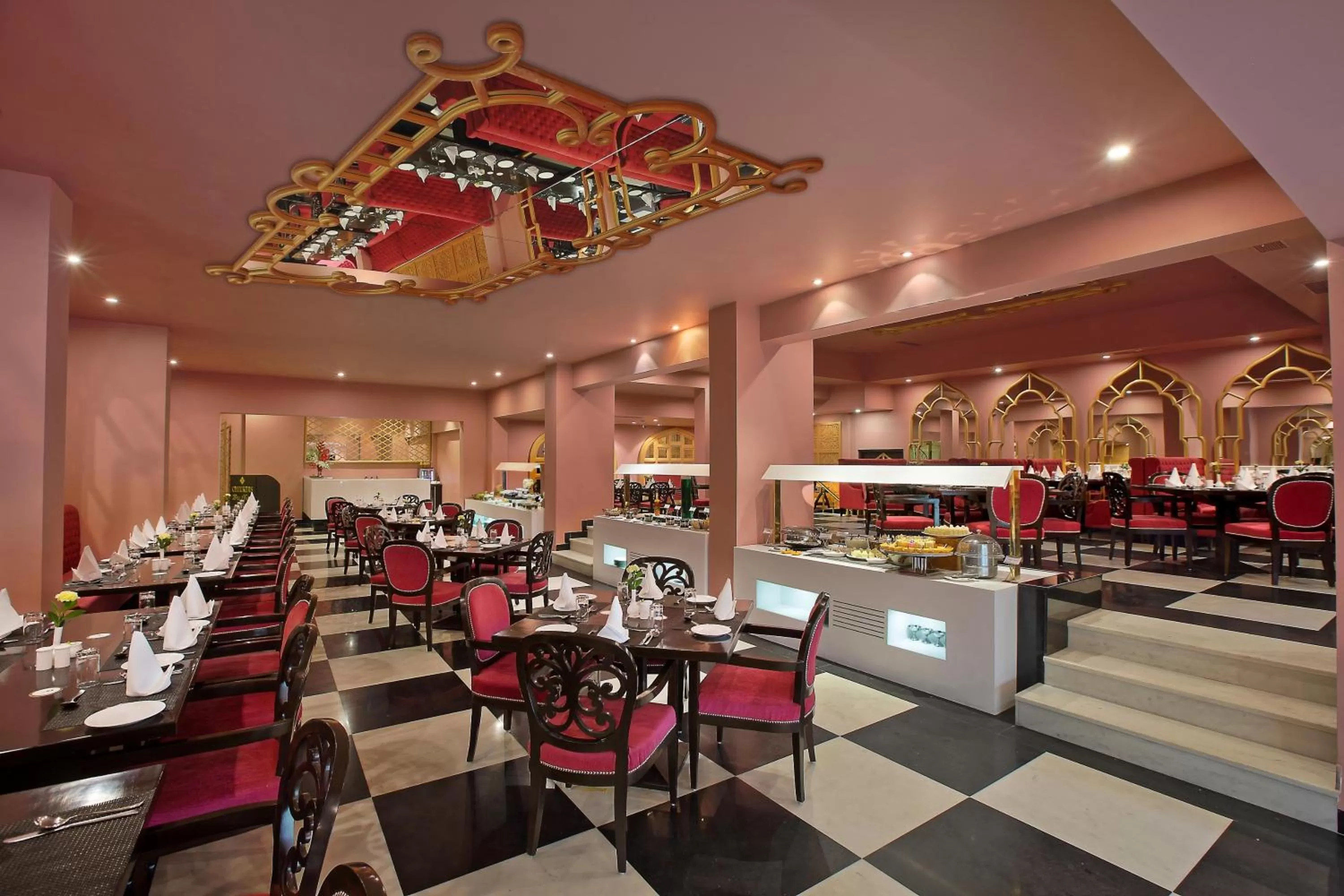 Restaurant/places to eat in Hotel Clarks Shiraz