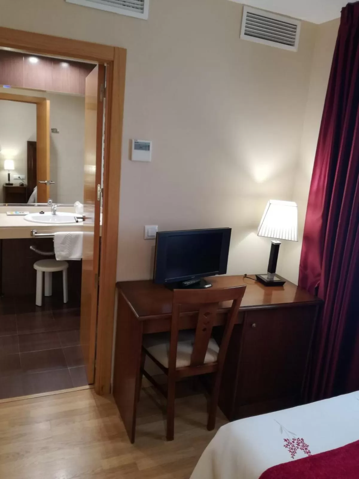 TV and multimedia, Bed in Hotel Arcco Ubeda