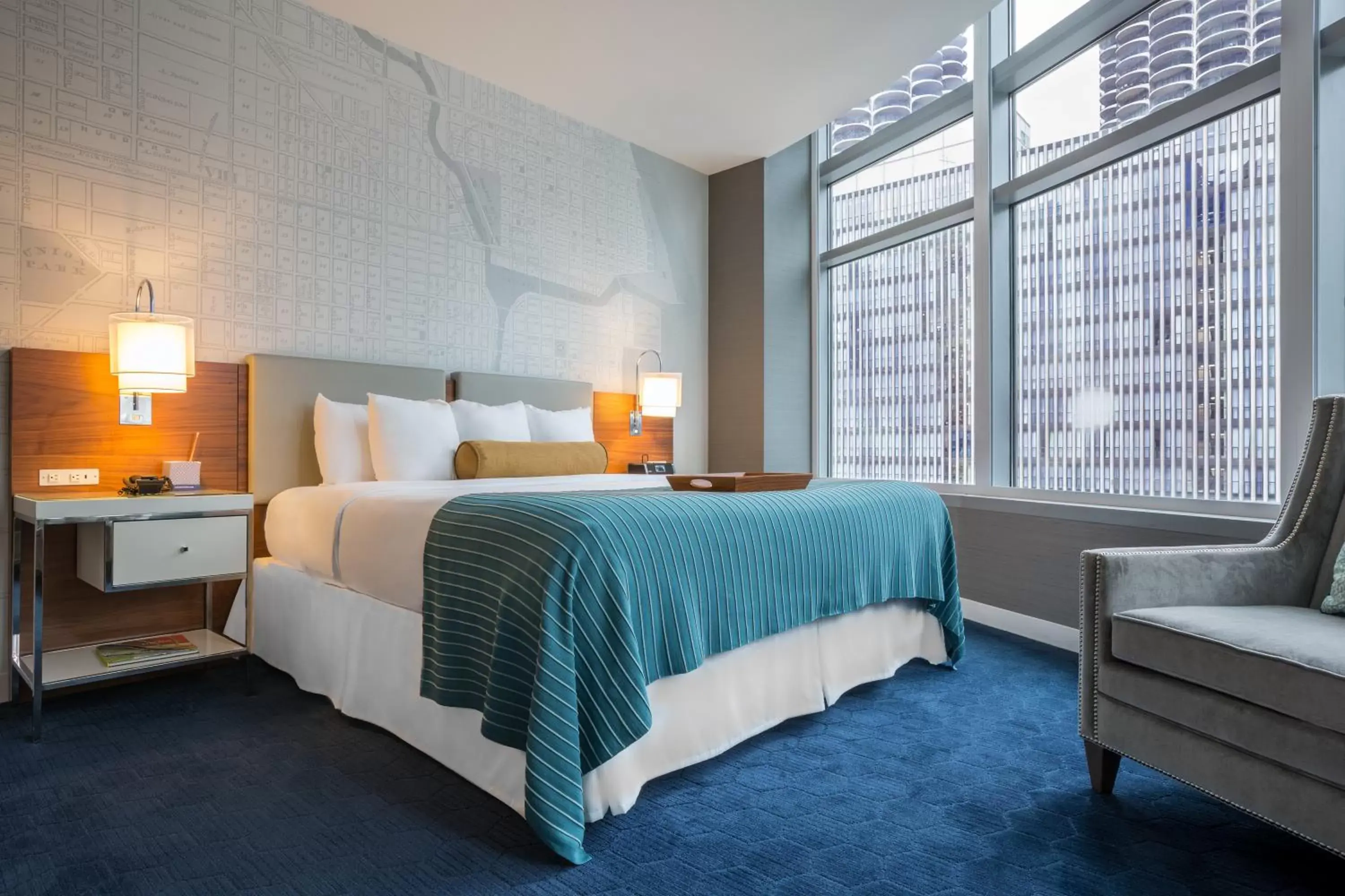 Photo of the whole room, Bed in Kinzie Hotel