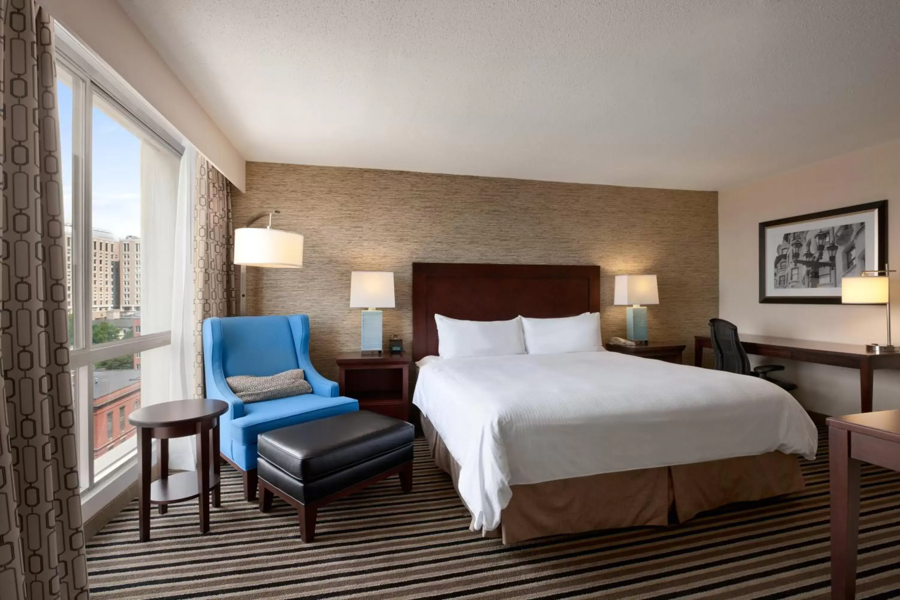 Photo of the whole room, Bed in Wyndham Boston Beacon Hill