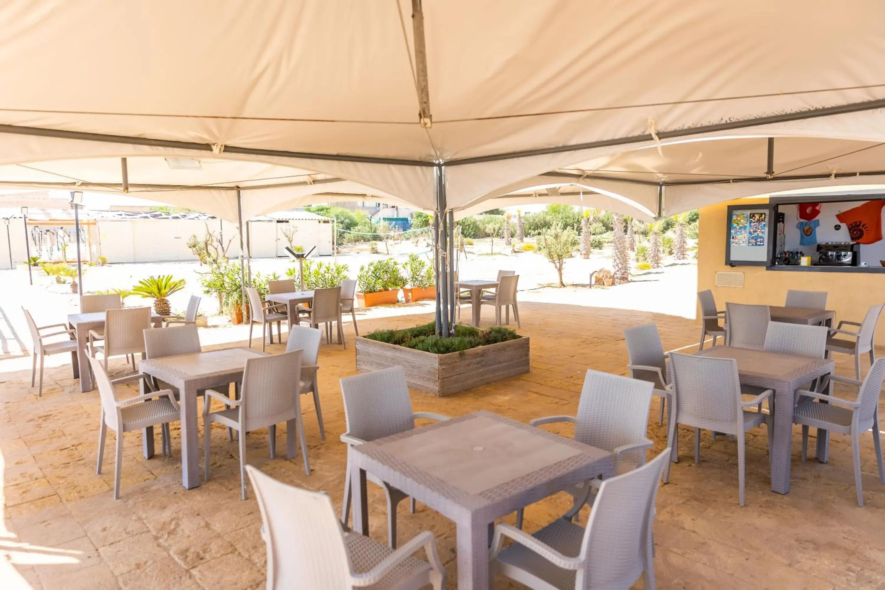 Restaurant/Places to Eat in Triscinamare Hotel Residence