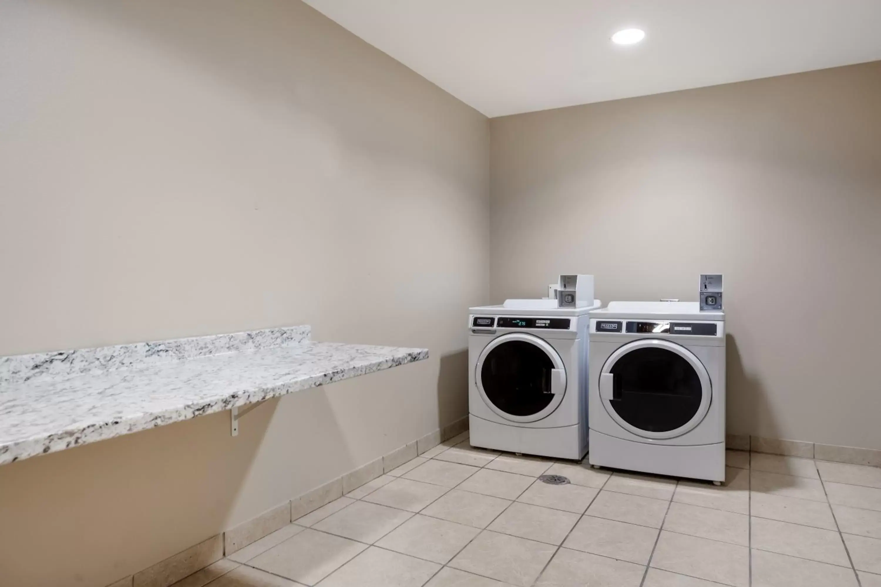 laundry, Bathroom in Suburban Studios Berwick - Morgan City