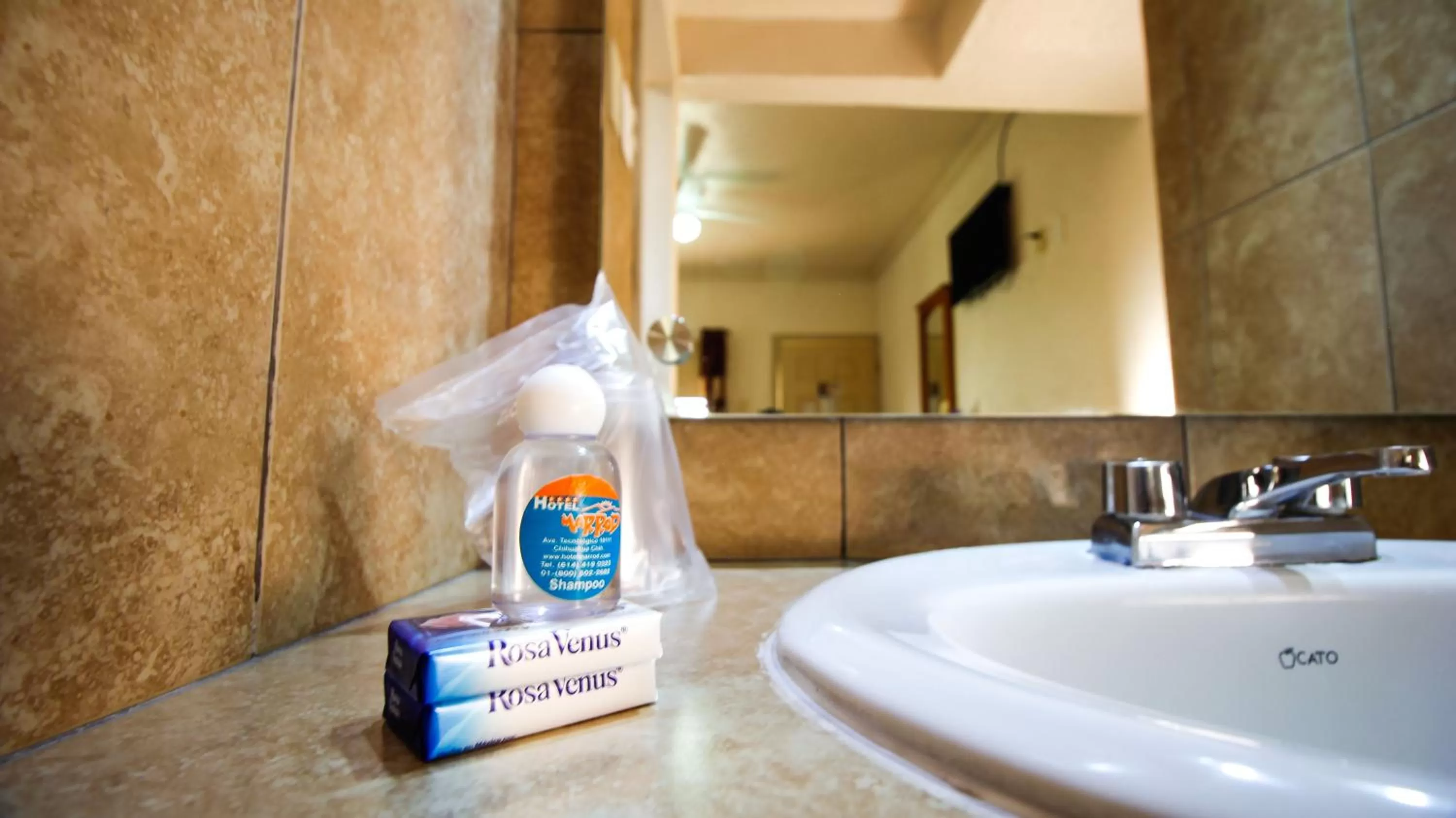 Bathroom in HOTEL & SUITES MARROD