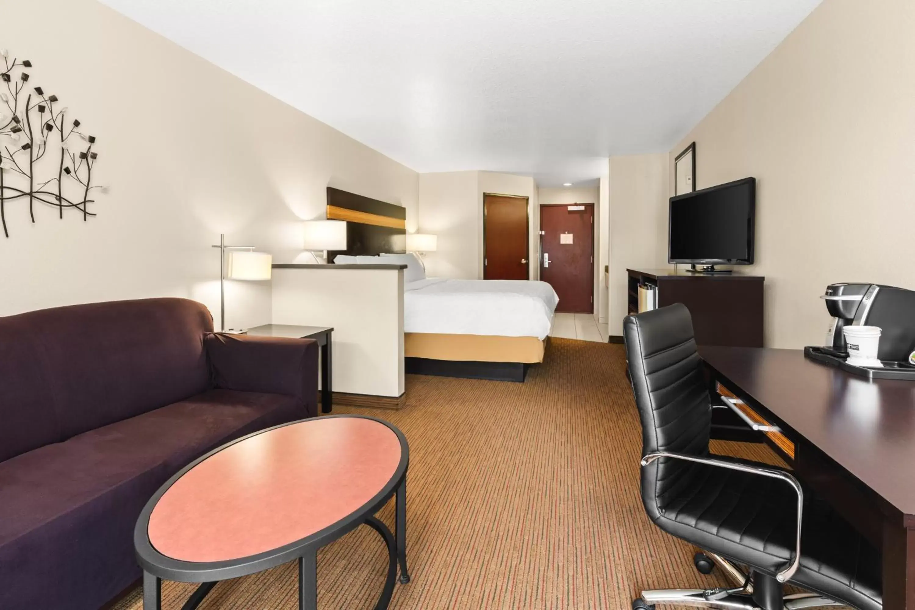 Photo of the whole room in Holiday Inn Express Portland SE - Clackamas Area, an IHG Hotel