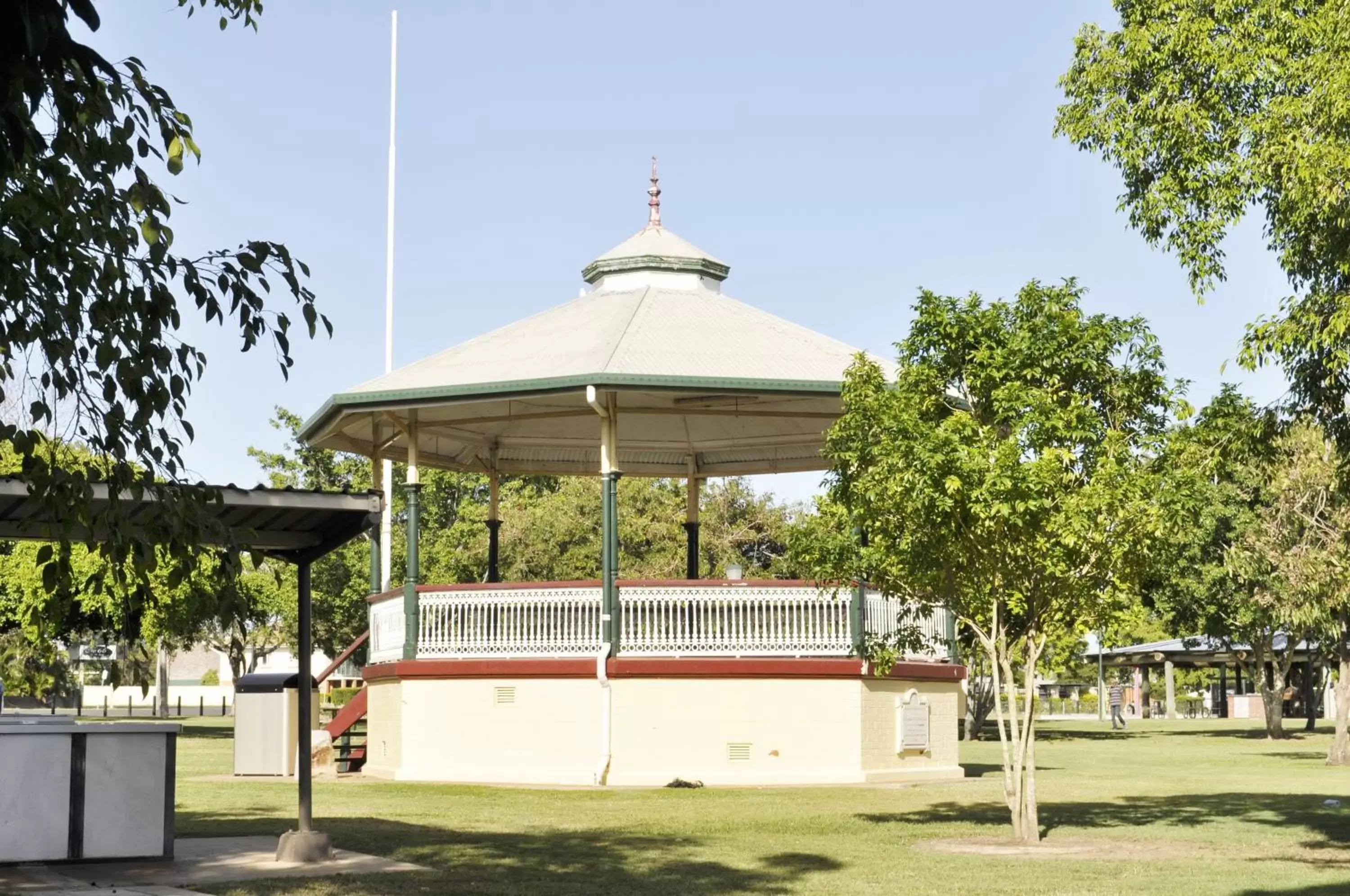 Nearby landmark in Alexandra Park Motor Inn