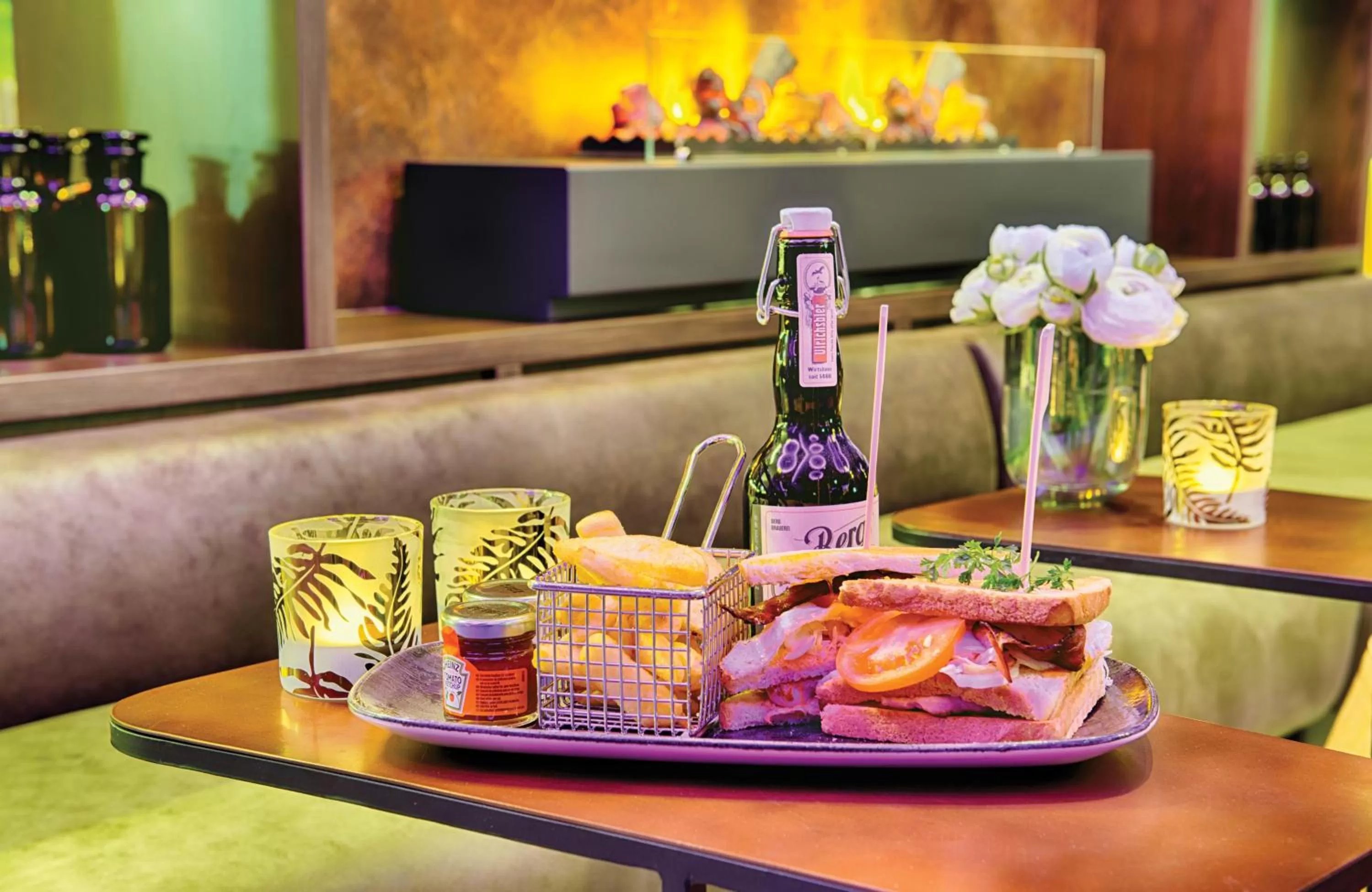 Lounge or bar in Leonardo Royal Hotel Ulm