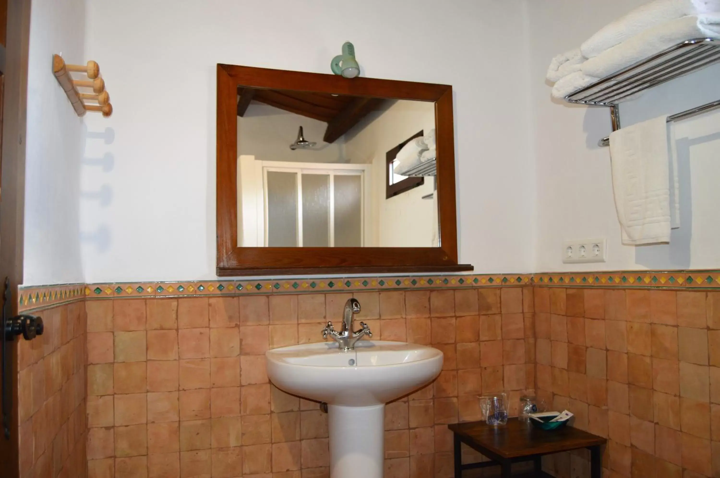 Bathroom in Apartamentos Turísticos - Hostal Los Alisos