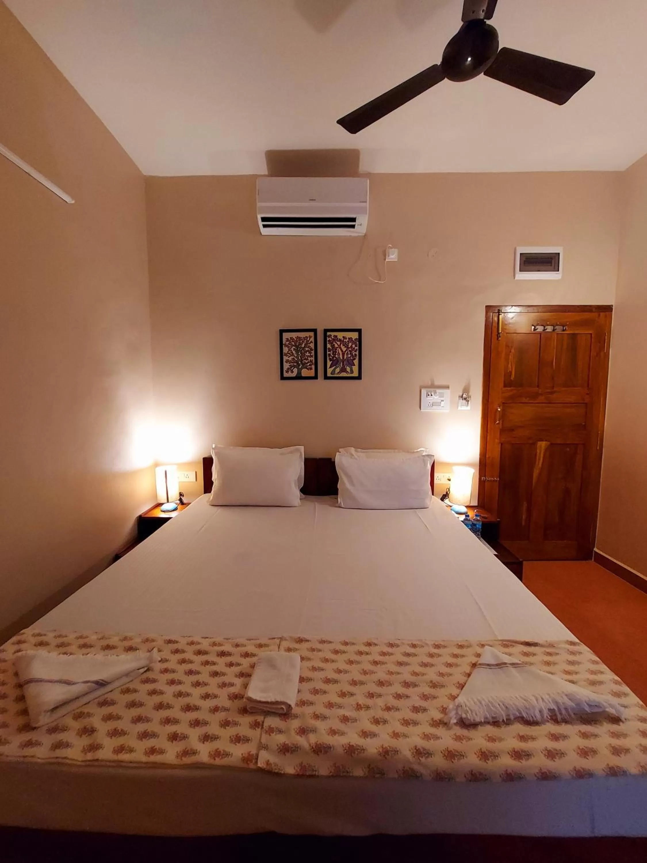 Bed in OmBodhi Retreat