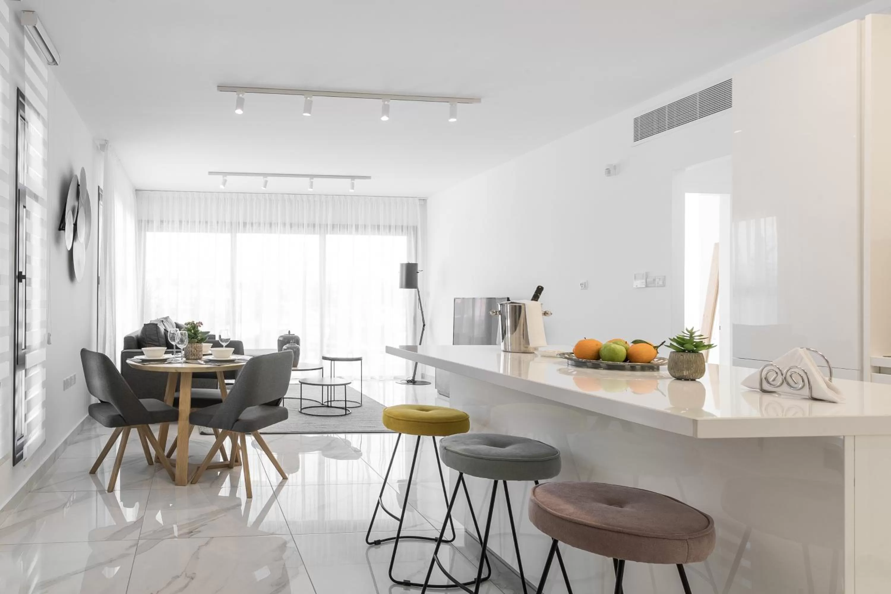 Superior Three-Bedroom Apartment with pool view in Downtown Park